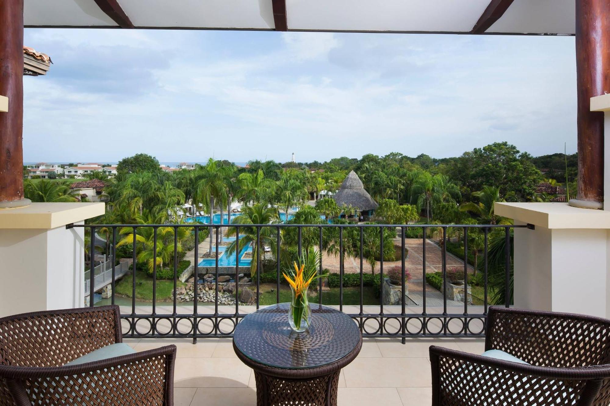 Pool View 1 King