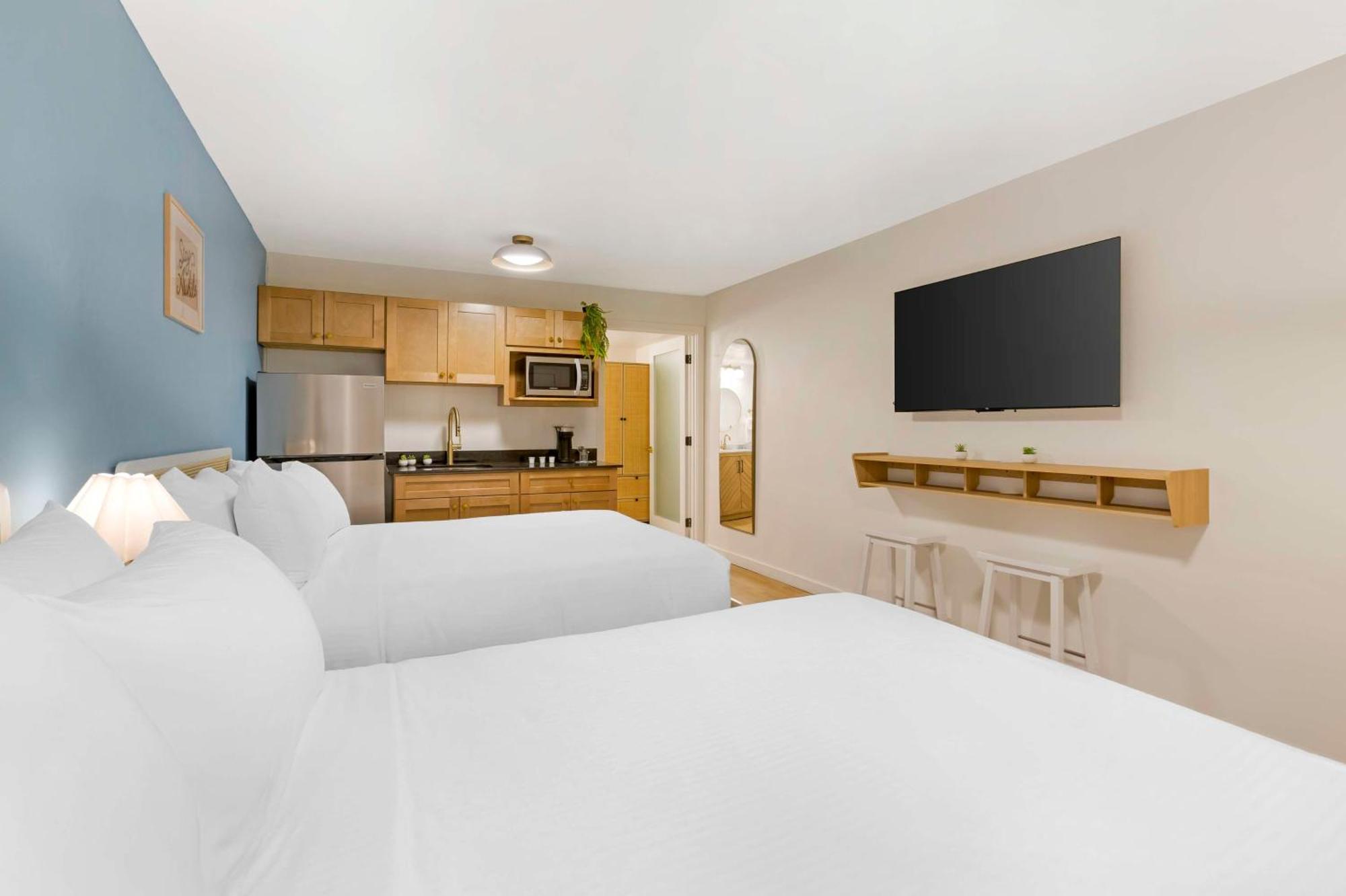 Queen Room Two Queen Beds Kitchenette Non-Smoking