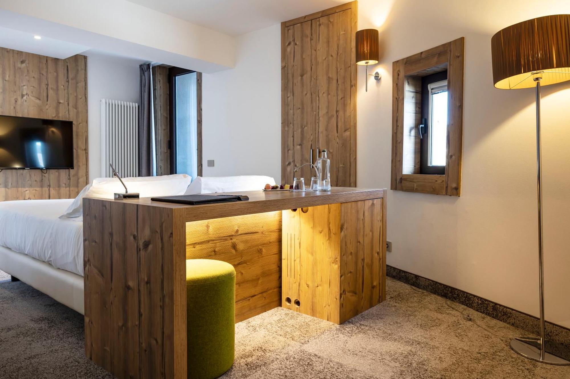 Deluxe Room,1645657513:JPEG