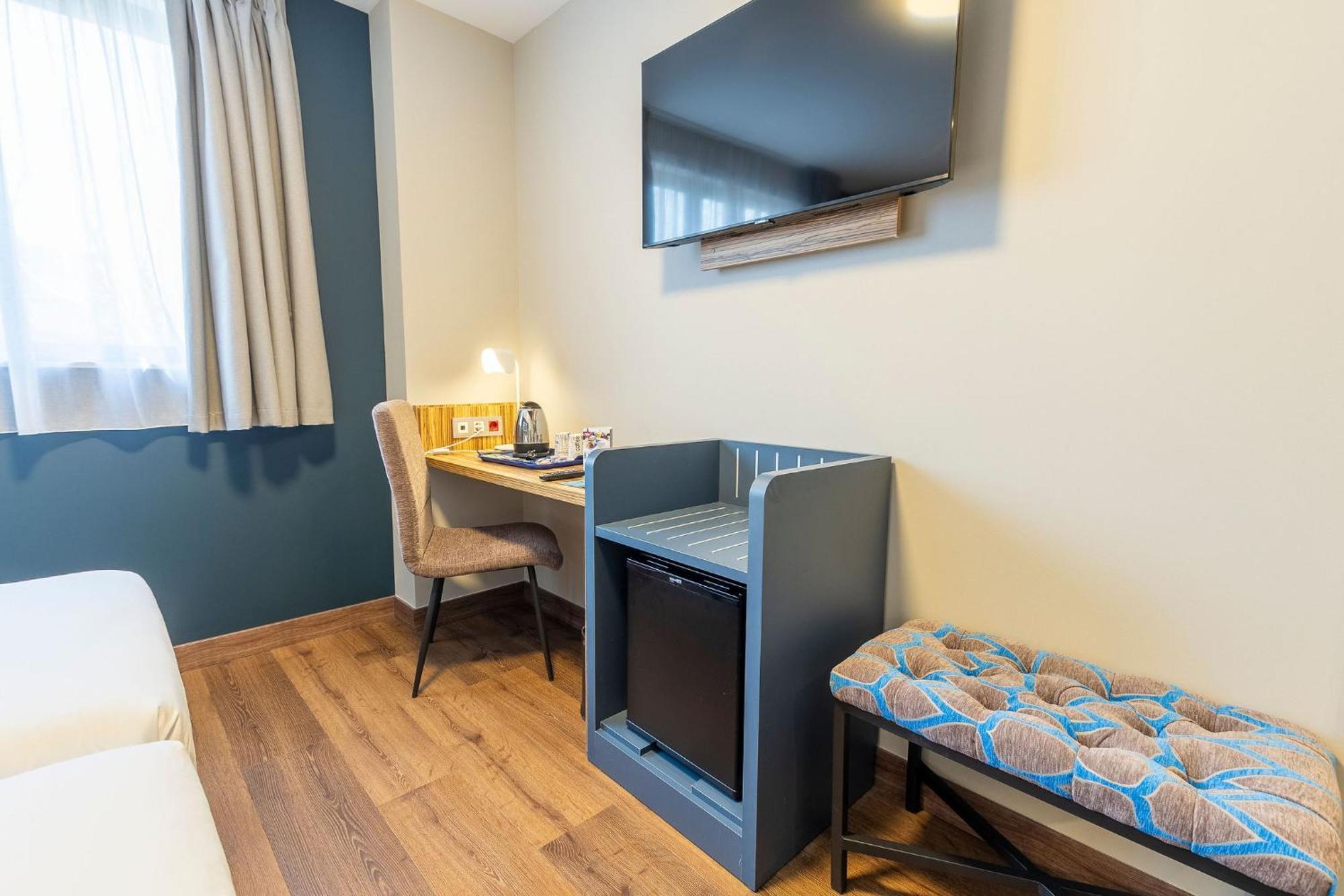 Twin Room,1652762616:JPEG