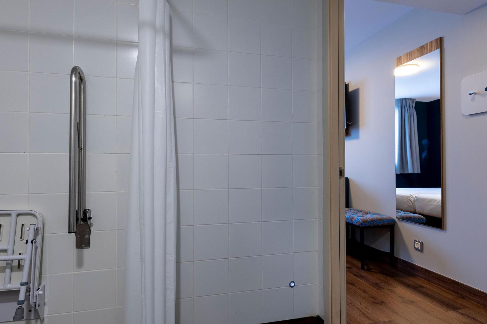 Double or Twin Room Disability Access