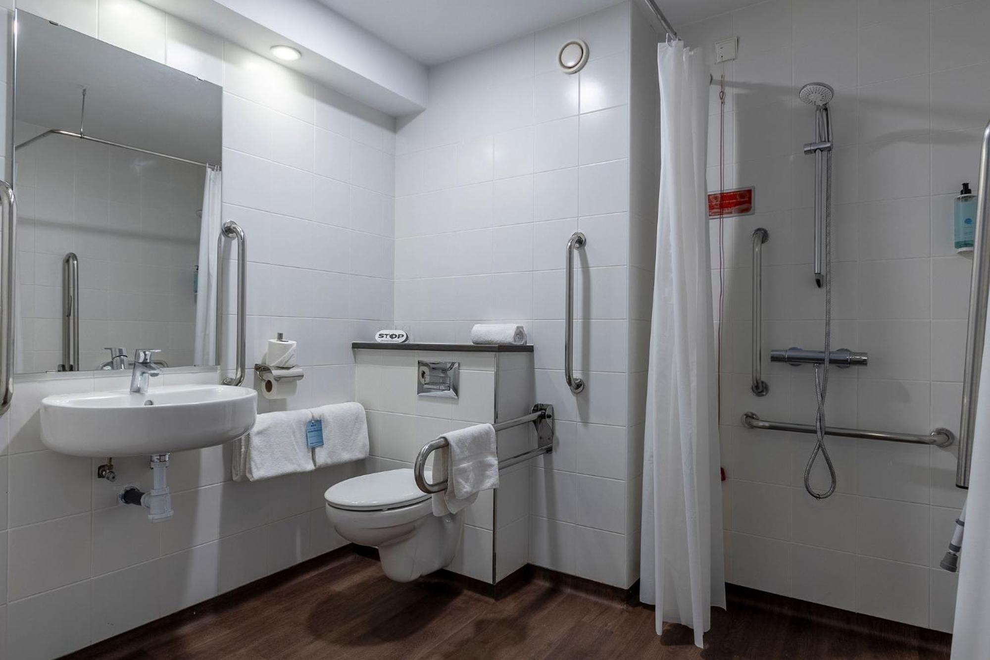 Double or Twin Room Disability Access