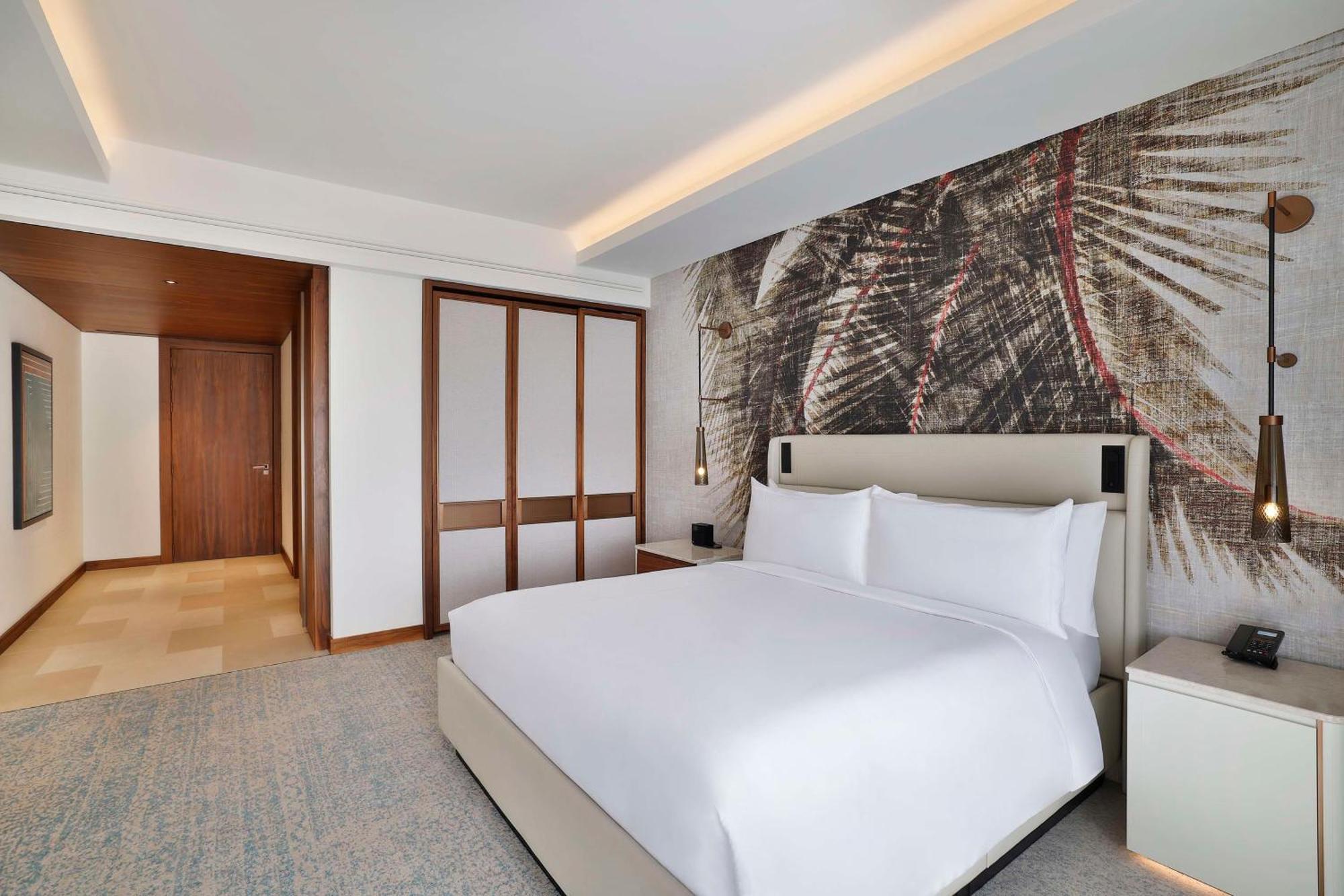 Deluxe King Room Mobility Access