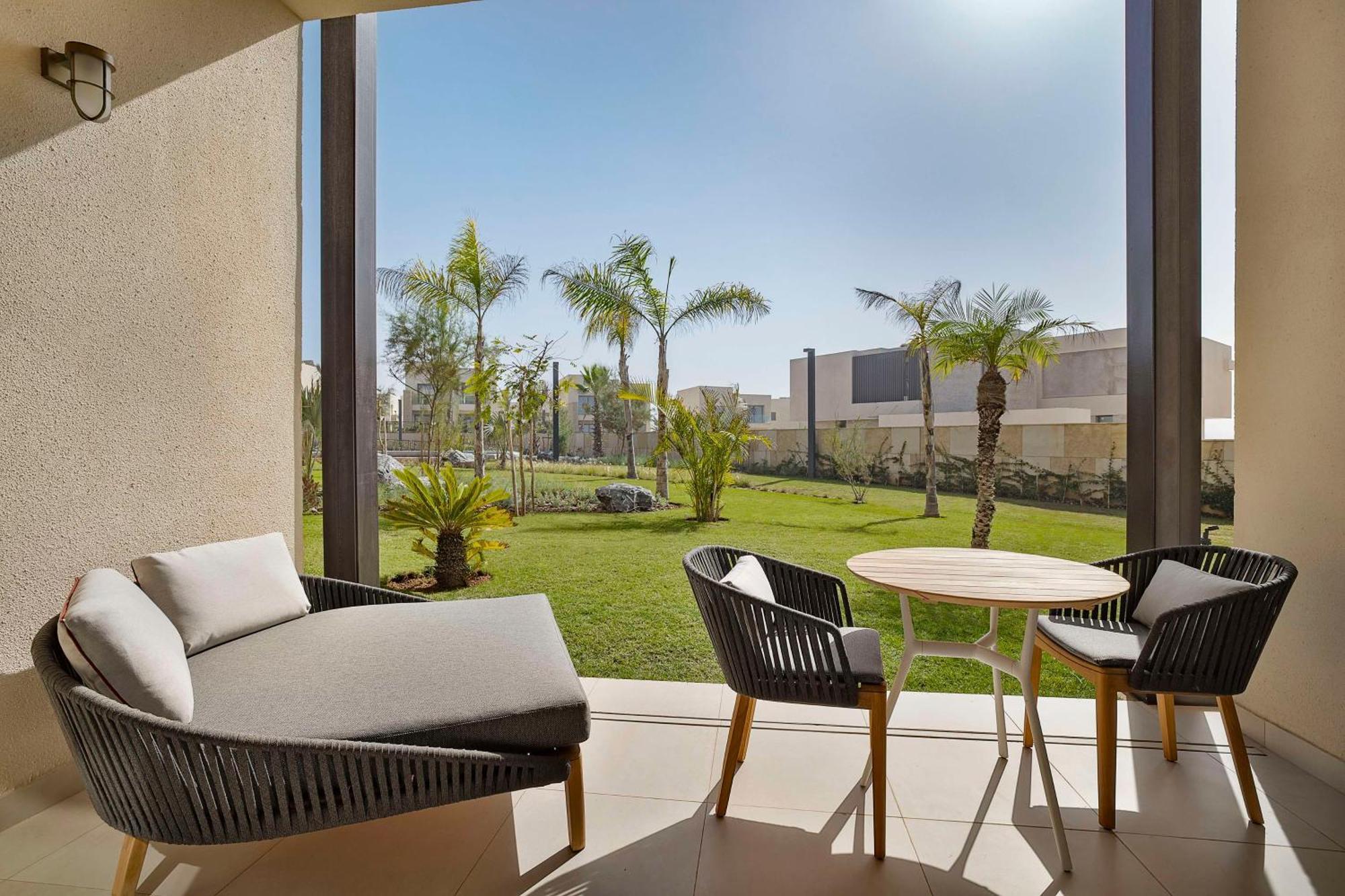 Deluxe King Room Garden View