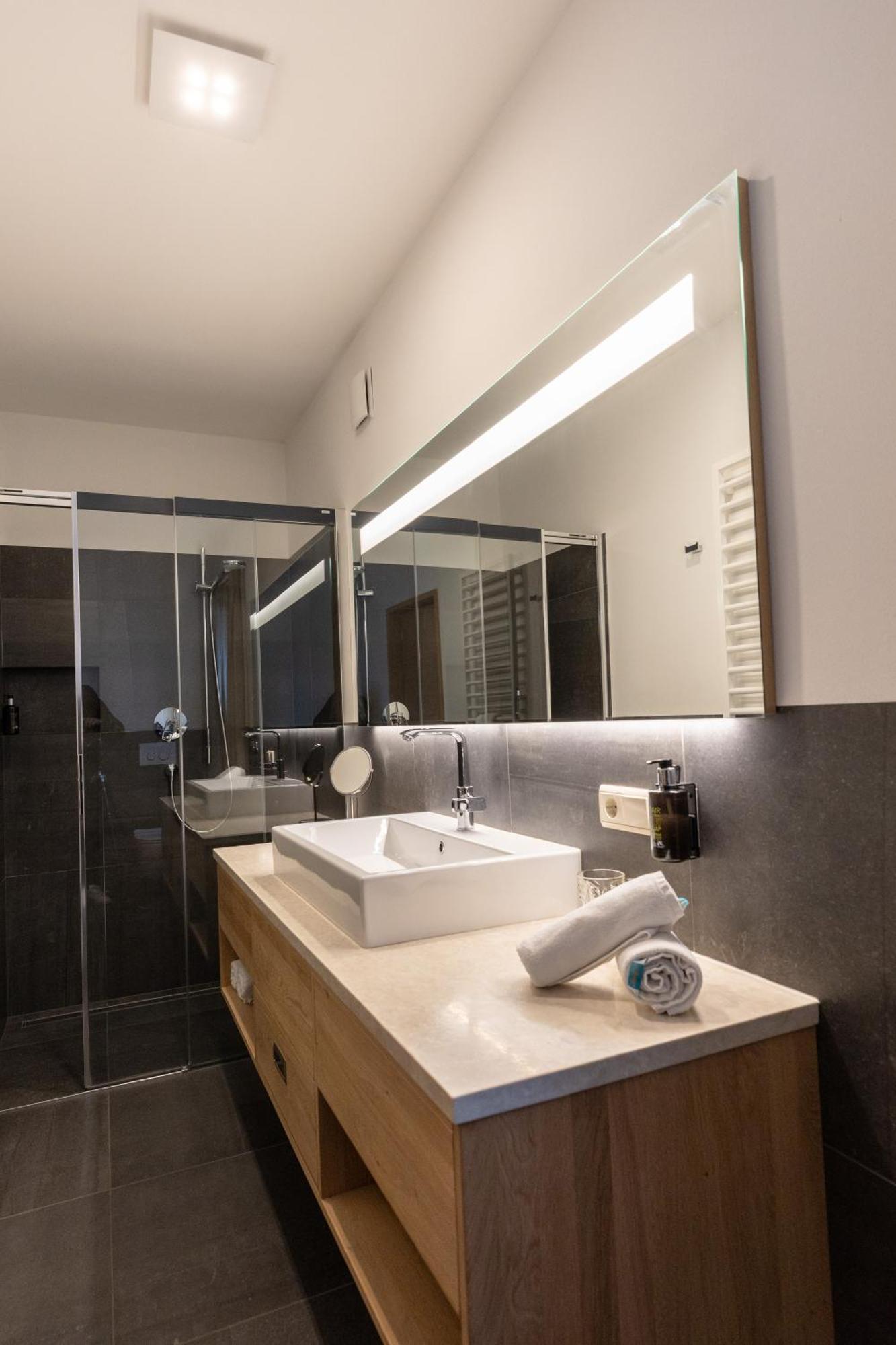 Double Room,1660653390:JPEG