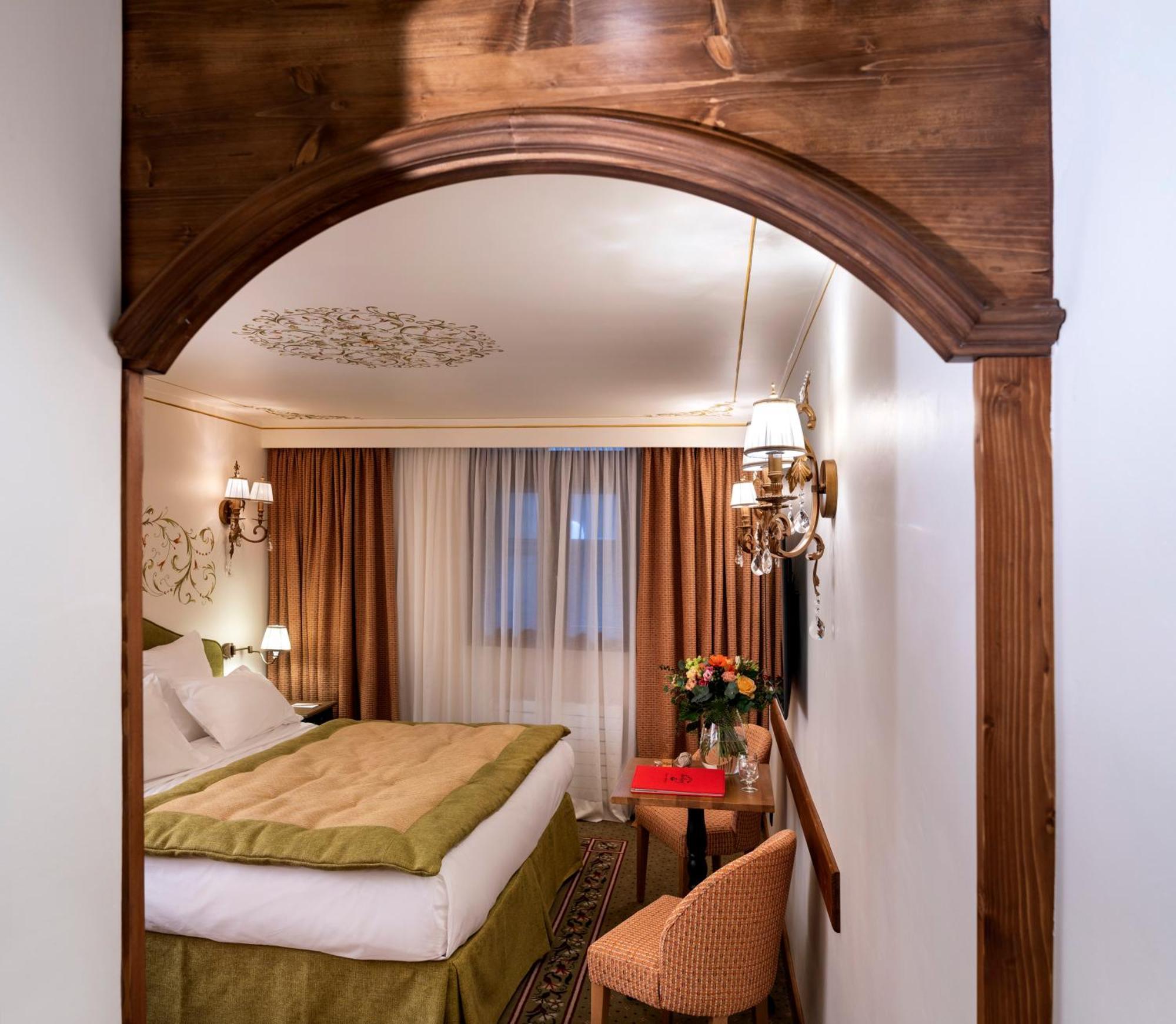 Double room internal window