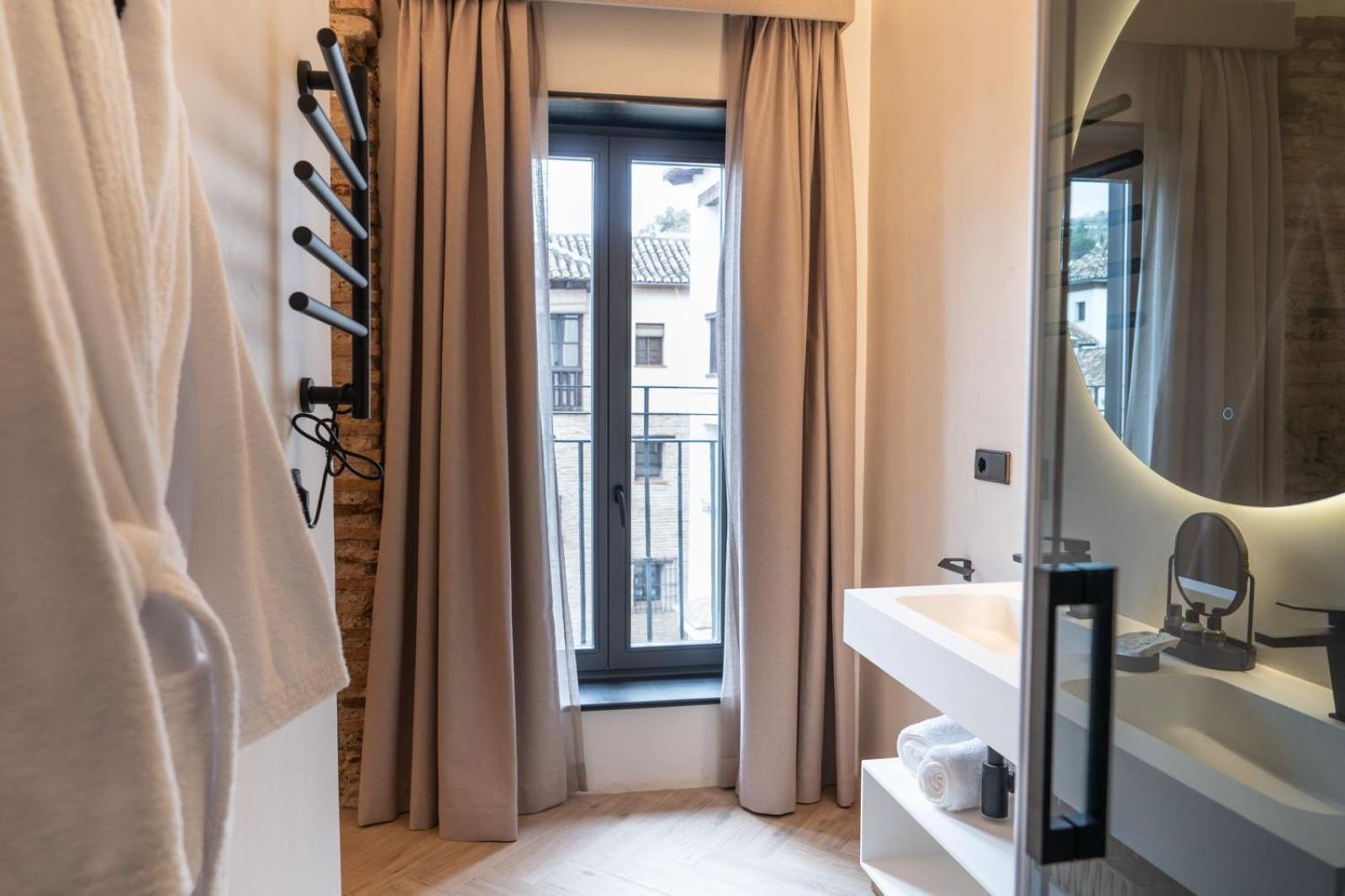 Deluxe Double Room Bath