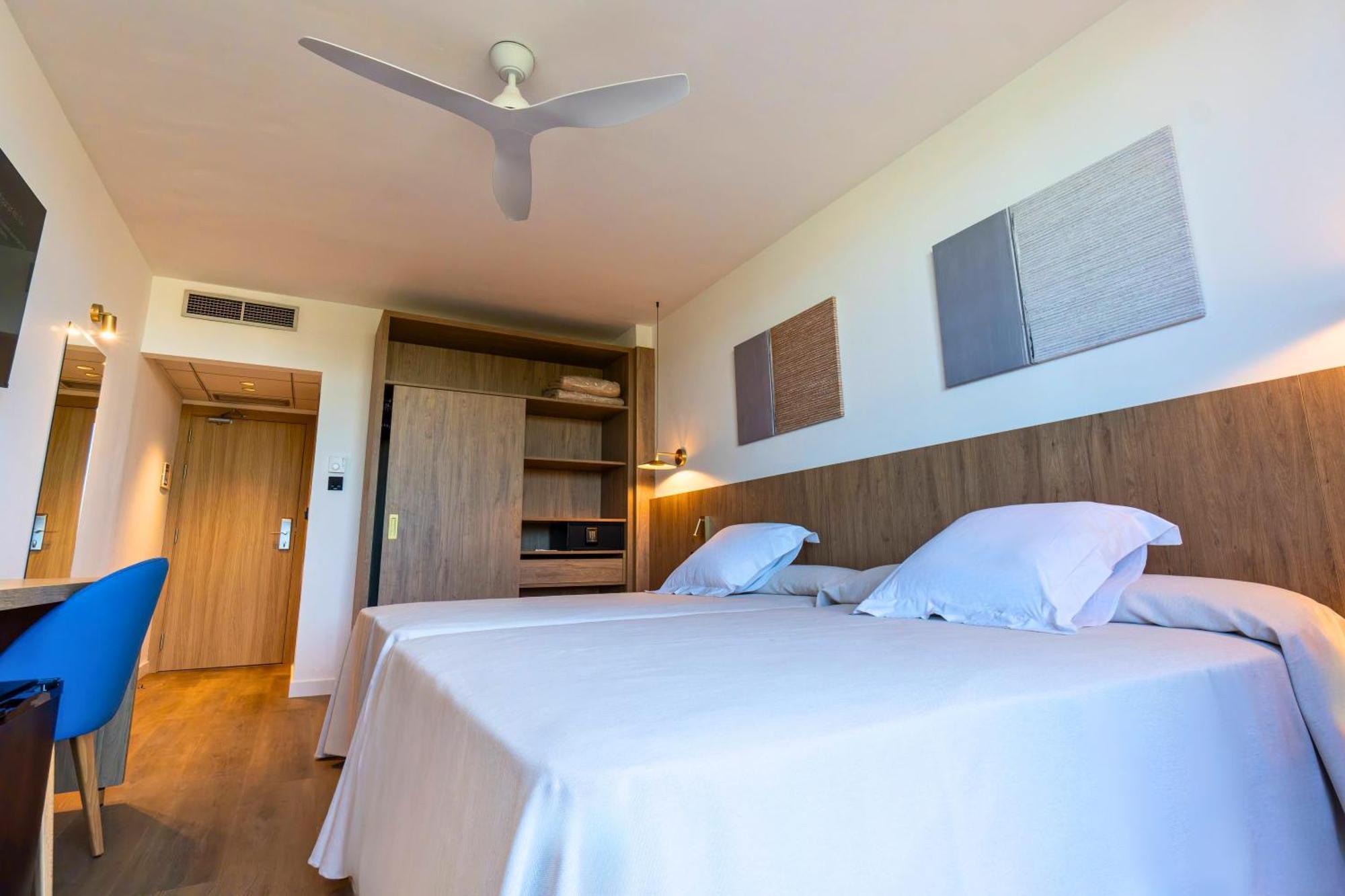 Twin Room,1662981757:JPEG