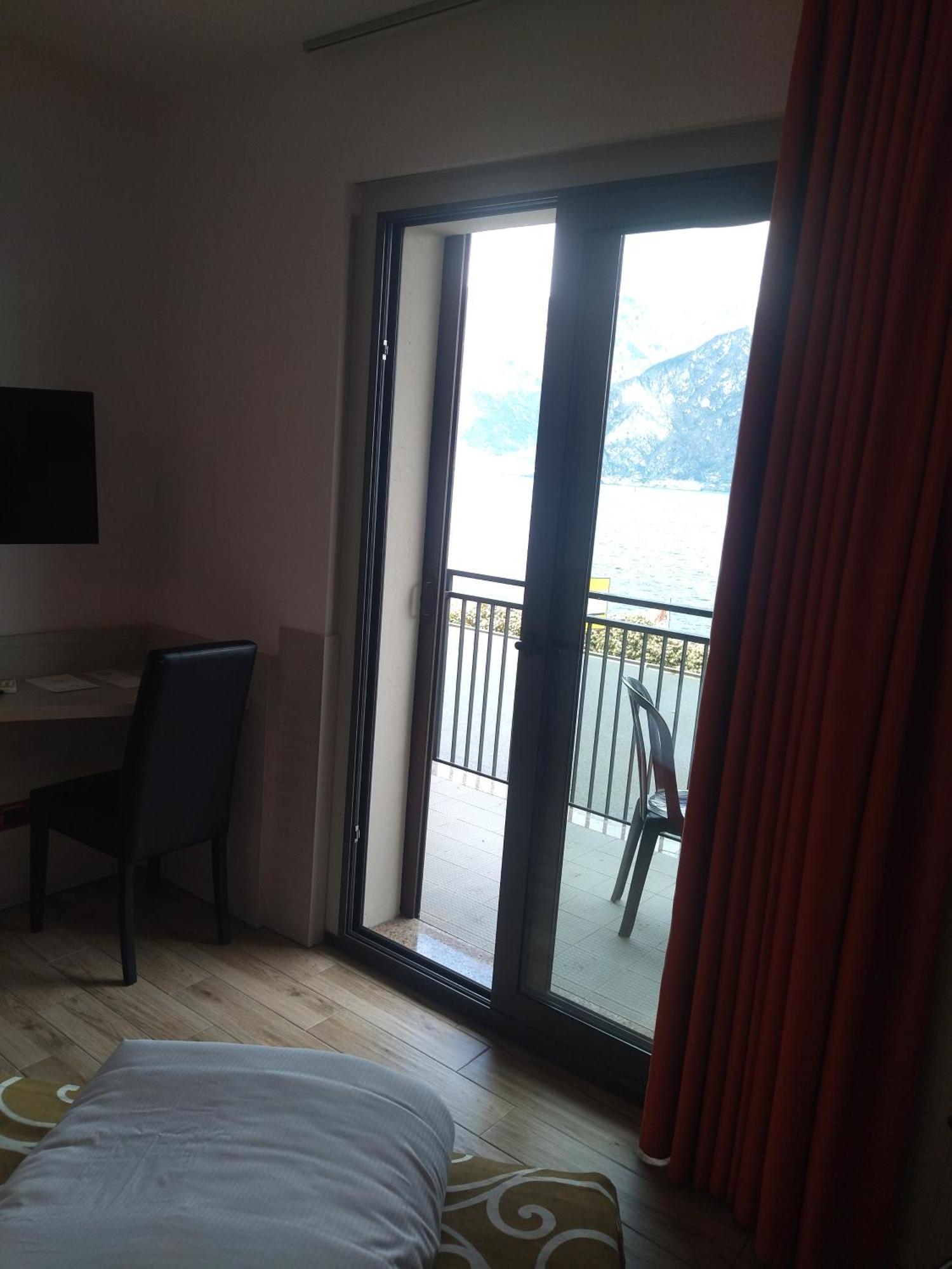 Double or Twin Room Lake View