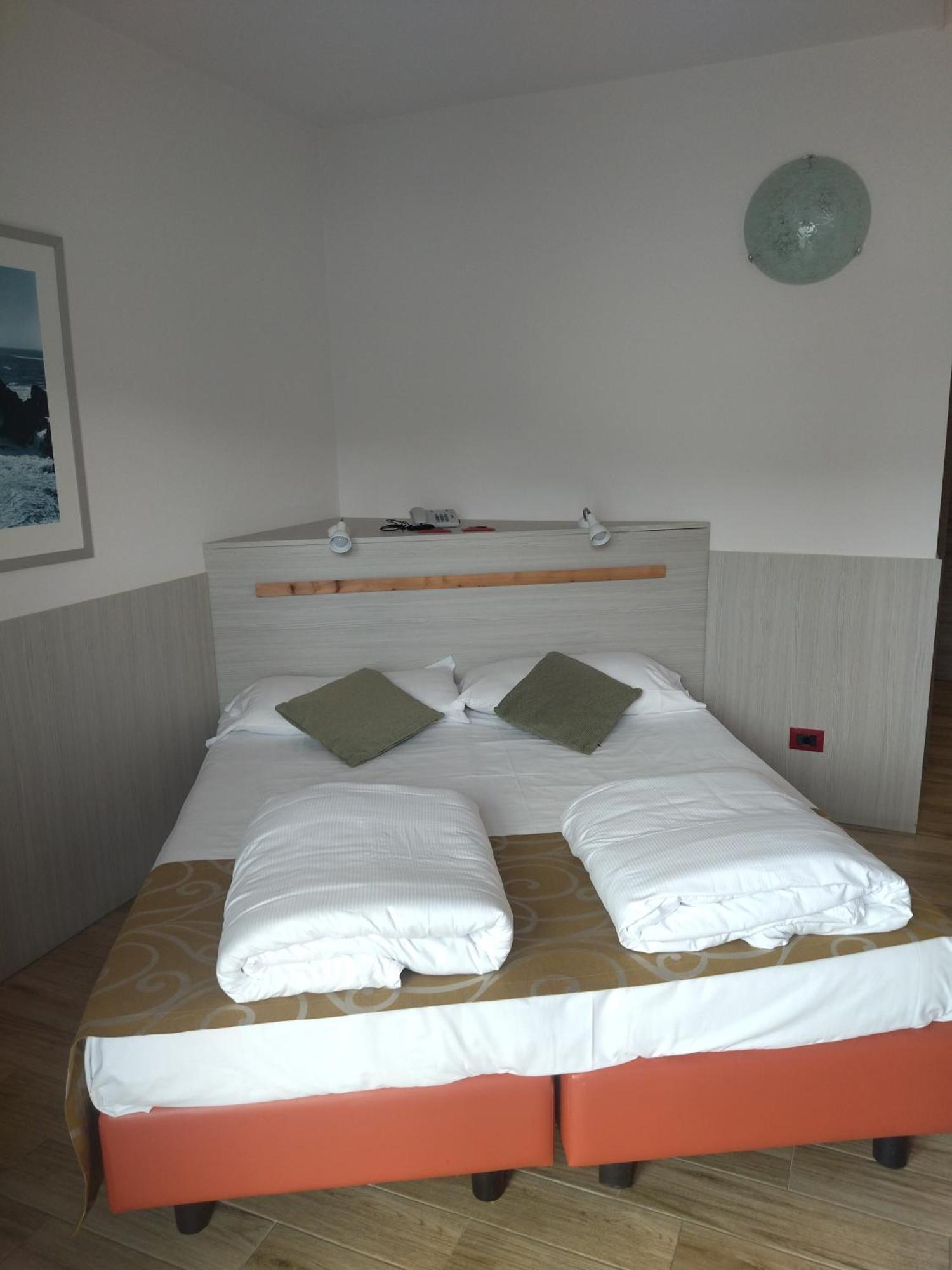 Double or Twin Room Lake View
