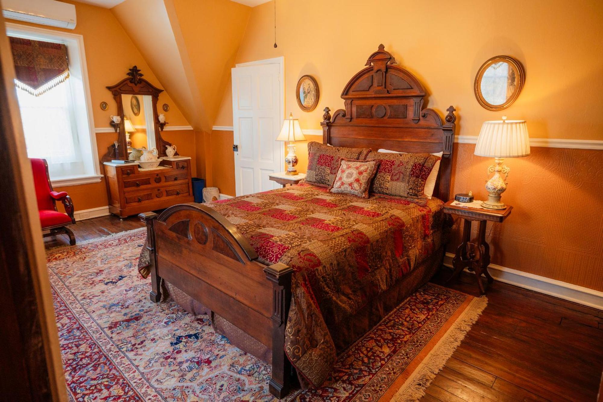 Deluxe Queen Room