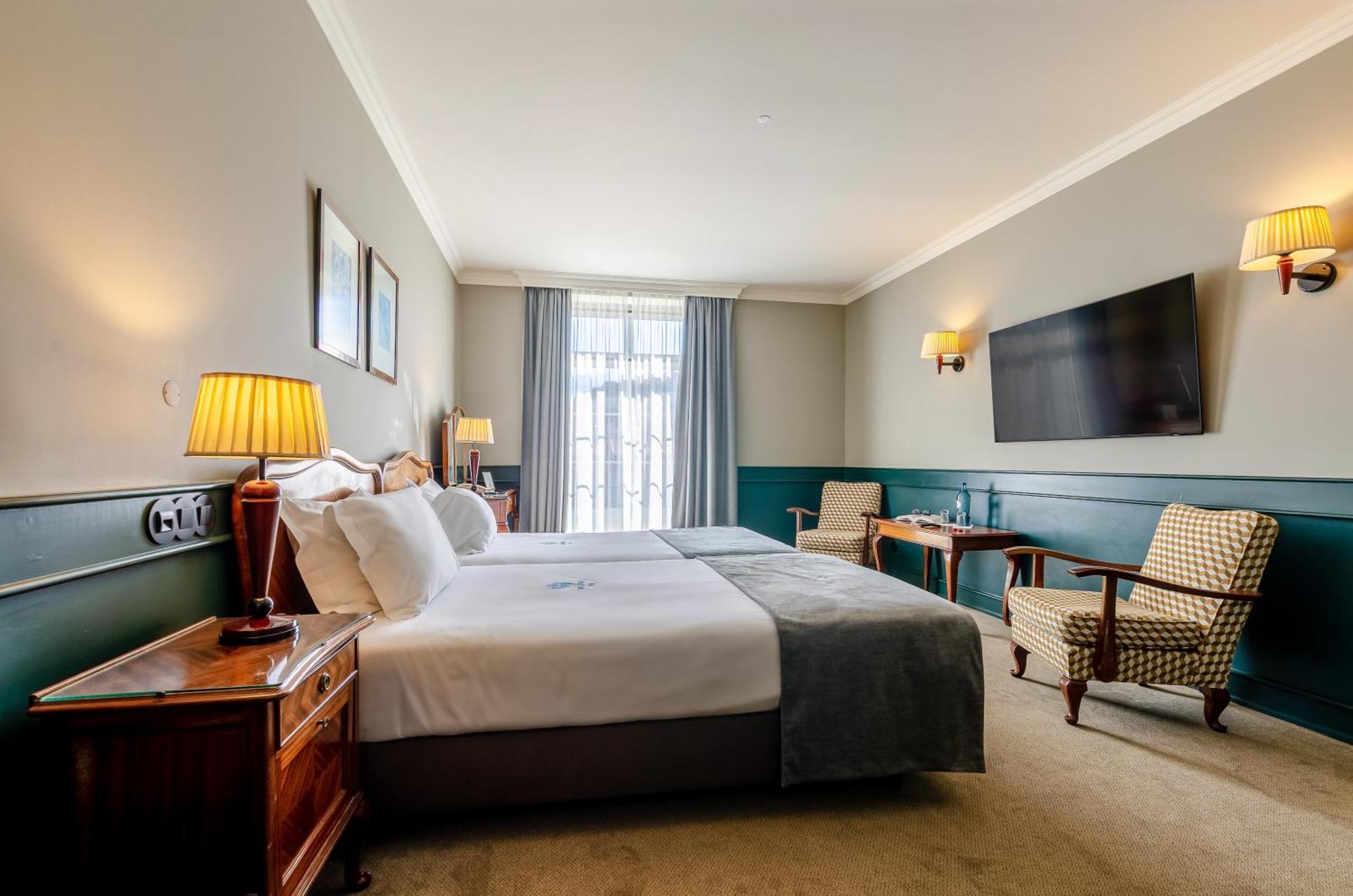 Quarto com Cama de Casal ou 2 de Solteiro