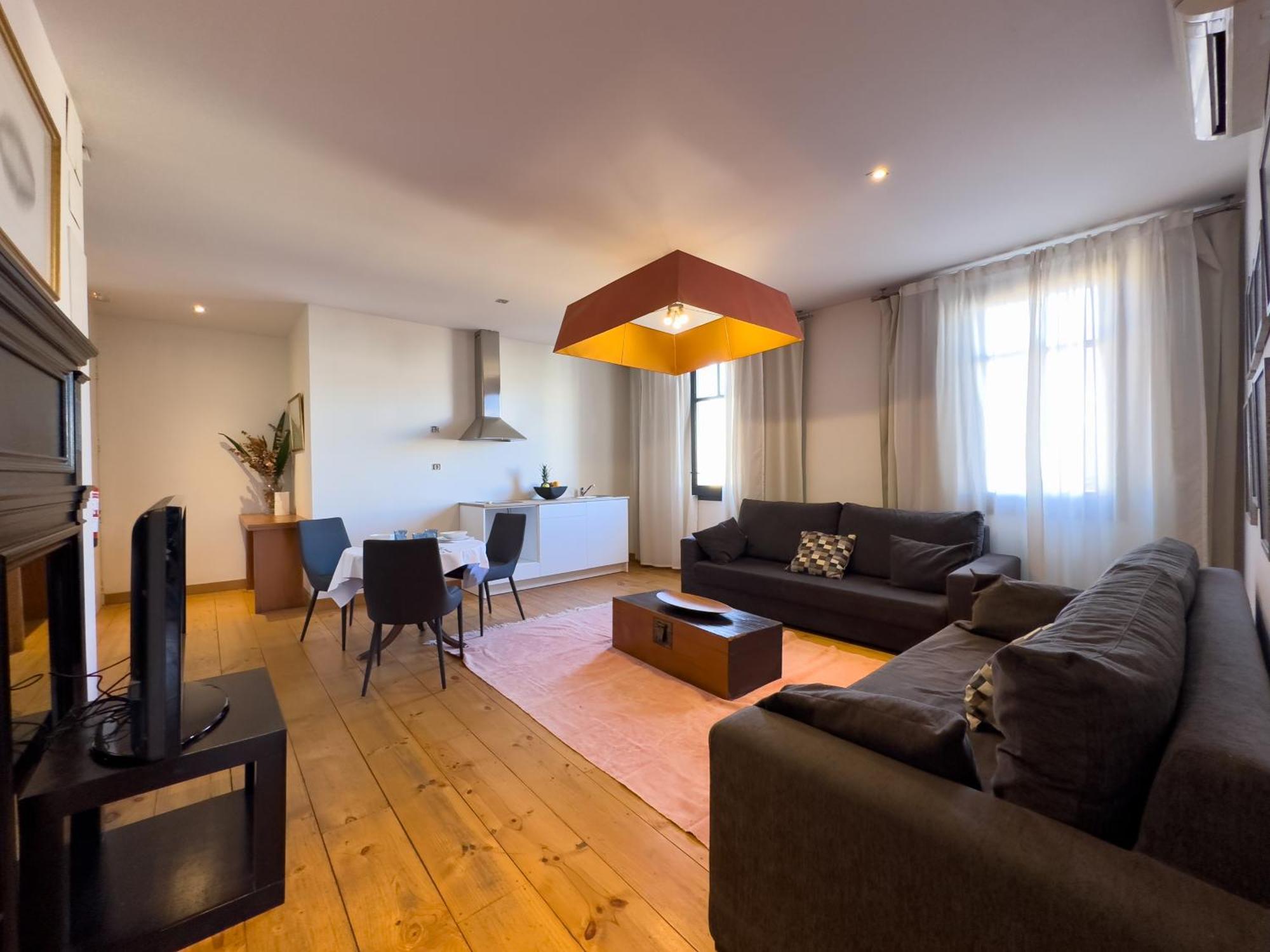 Deluxe Double or Twin Room shared lounge