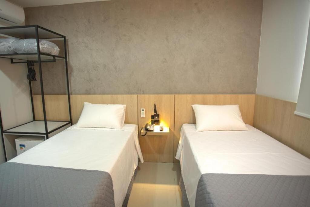 Quarto Econômico com 2 Camas de Solteiro