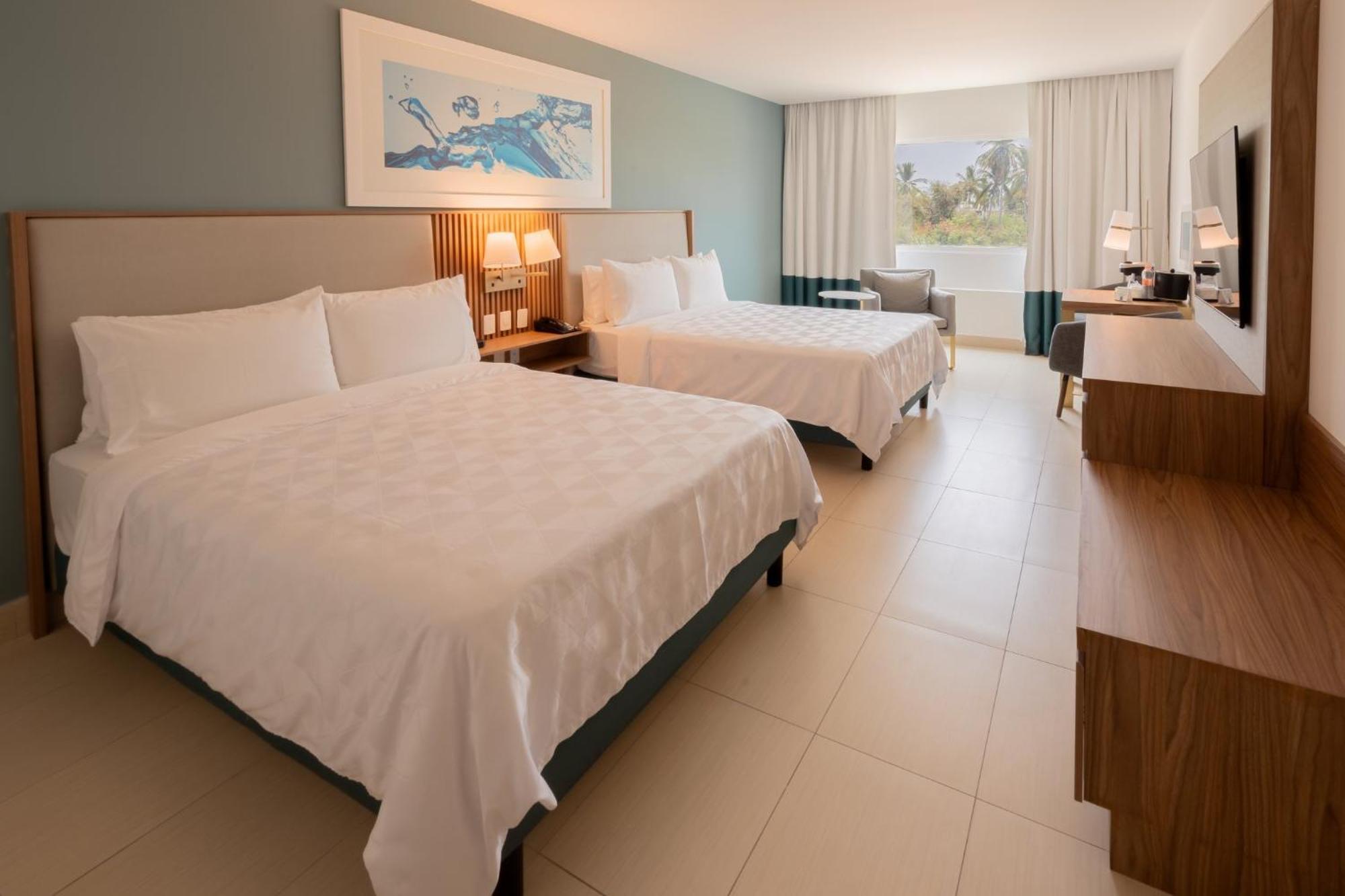 Standard Queen Room Accessible