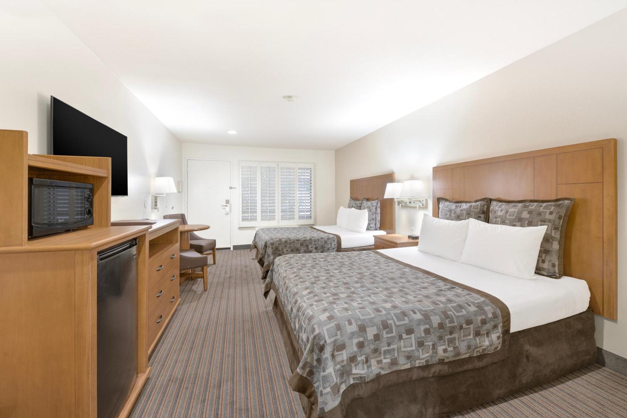 Queen Room Two Queen Beds