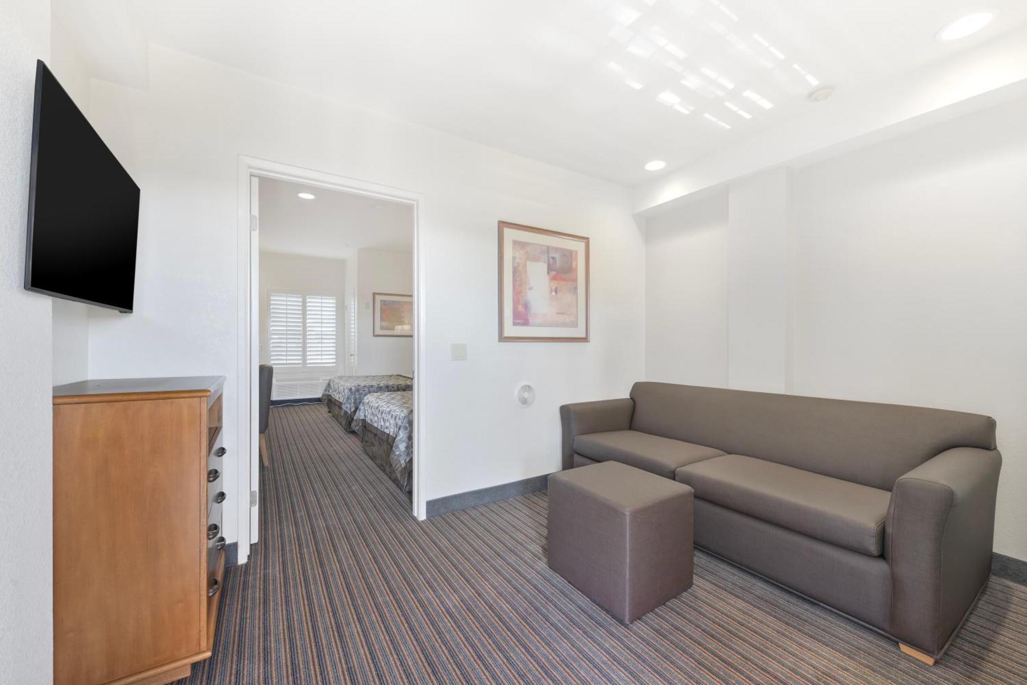 Executive Queen Suite Two Queen Beds