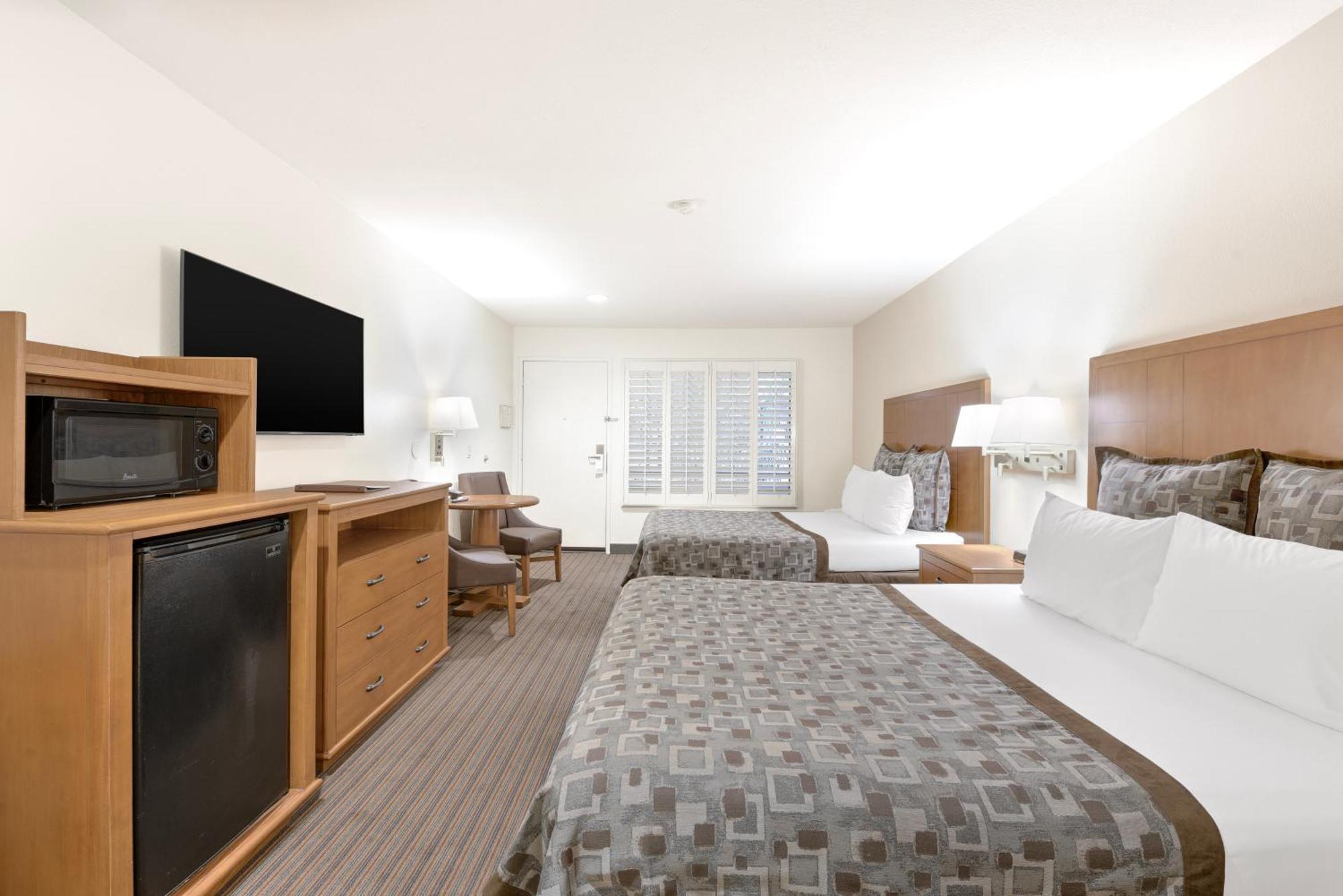 Queen Room Two Queen Beds