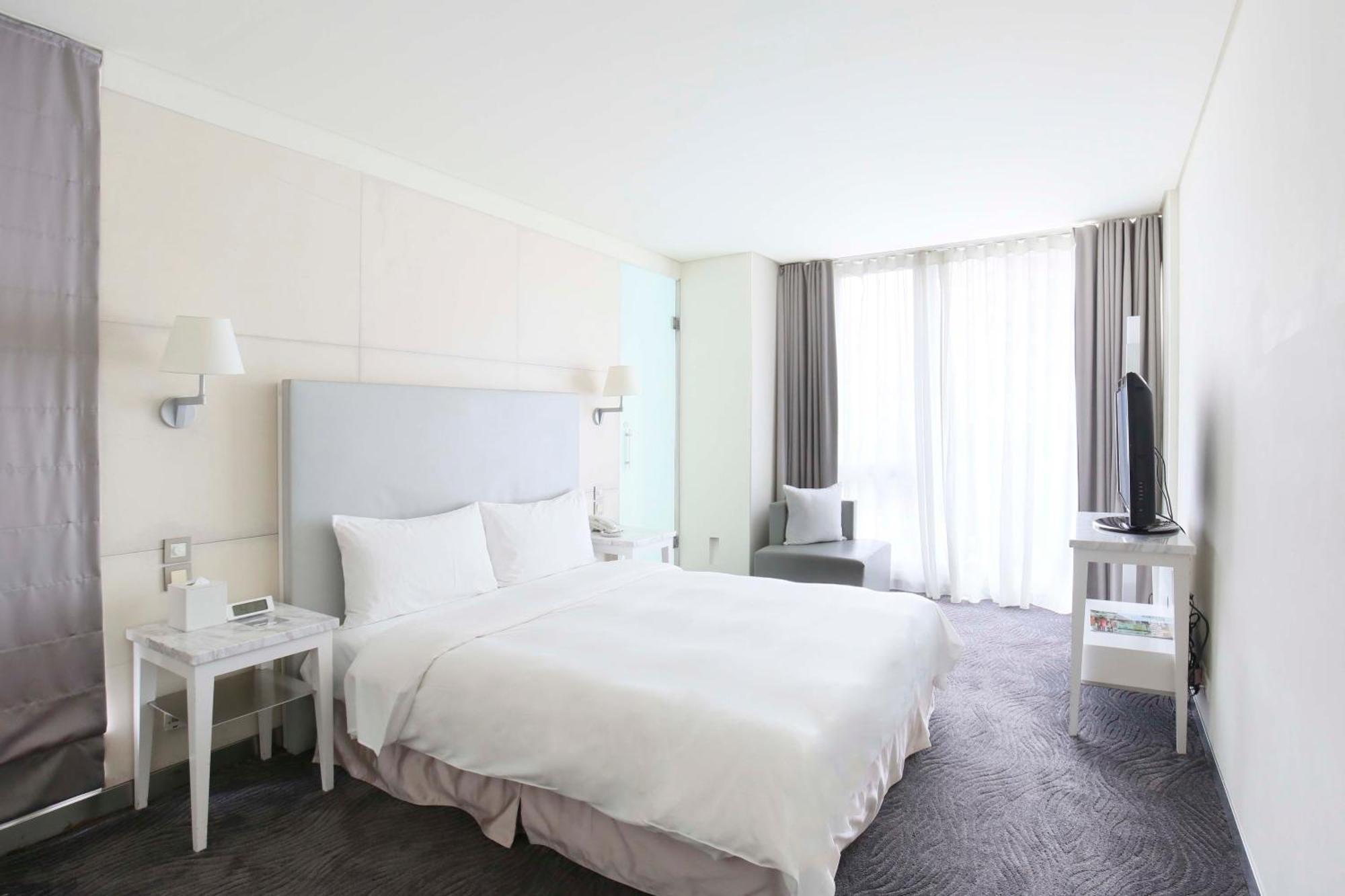 Deluxe Room City View