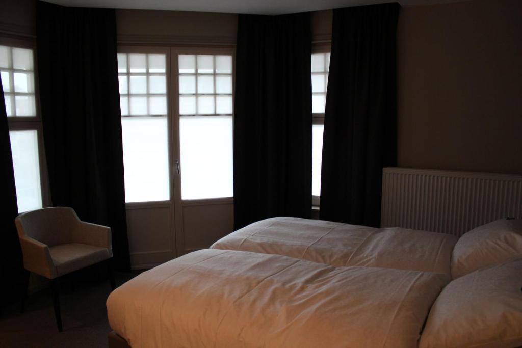 Superior Family Room,16863167:JPEG