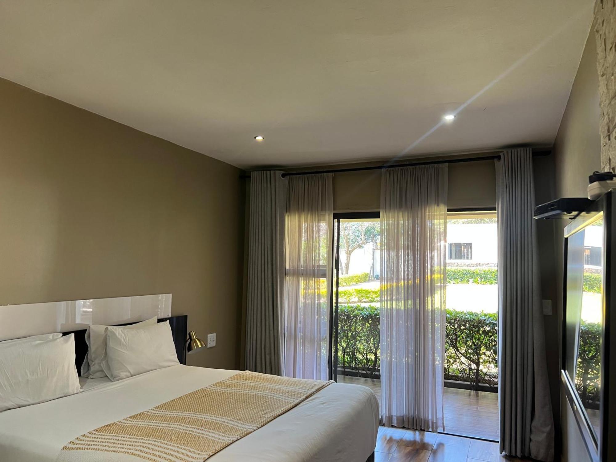 Standard Queen Room