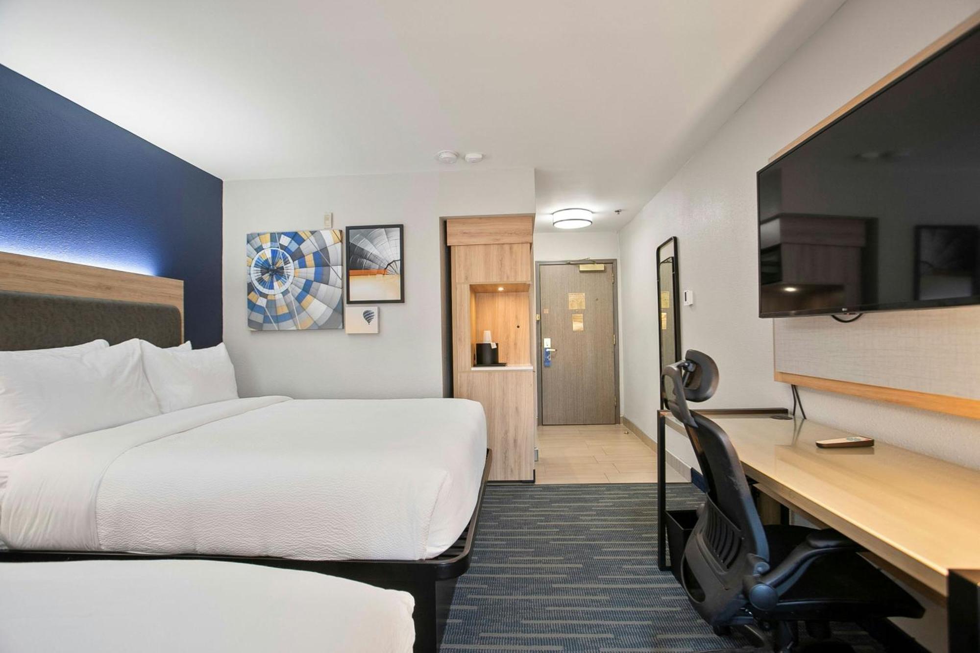 Standard Queen Room Two Queen Beds
