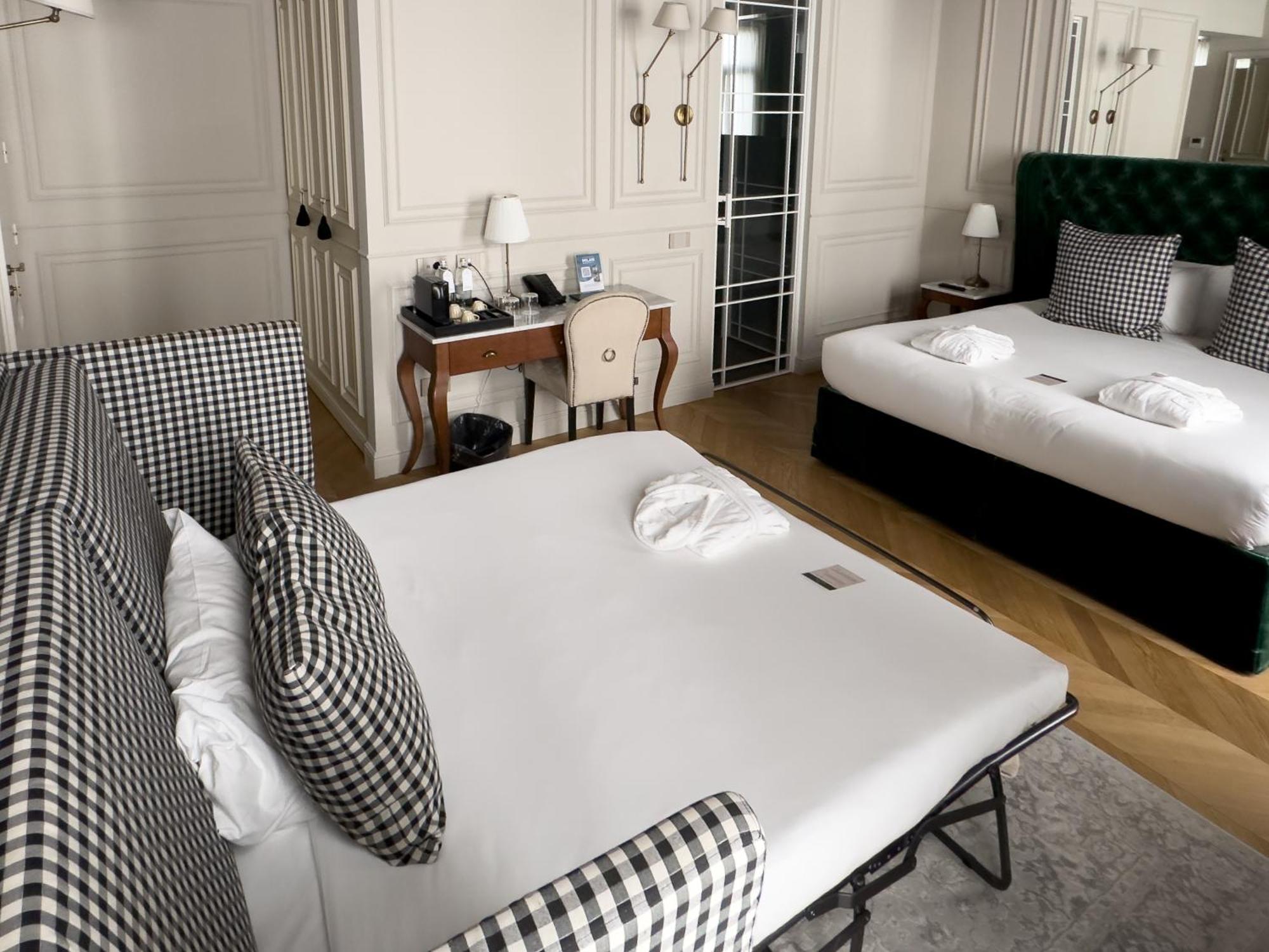 Superior King Room Sofa Bed Non-Smoking