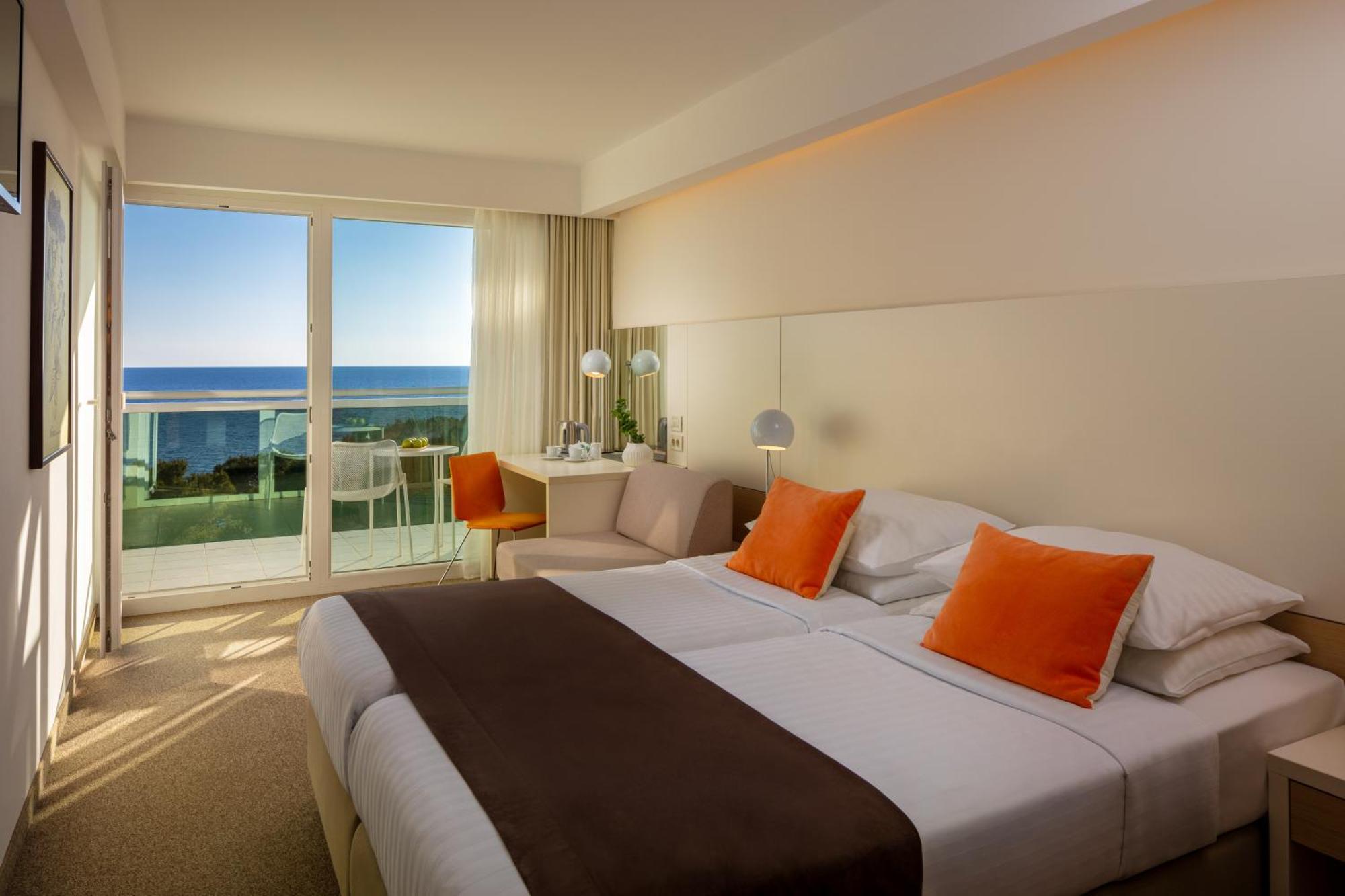 Standard Twin Room with Extra Bed,Sea Side and Balcony