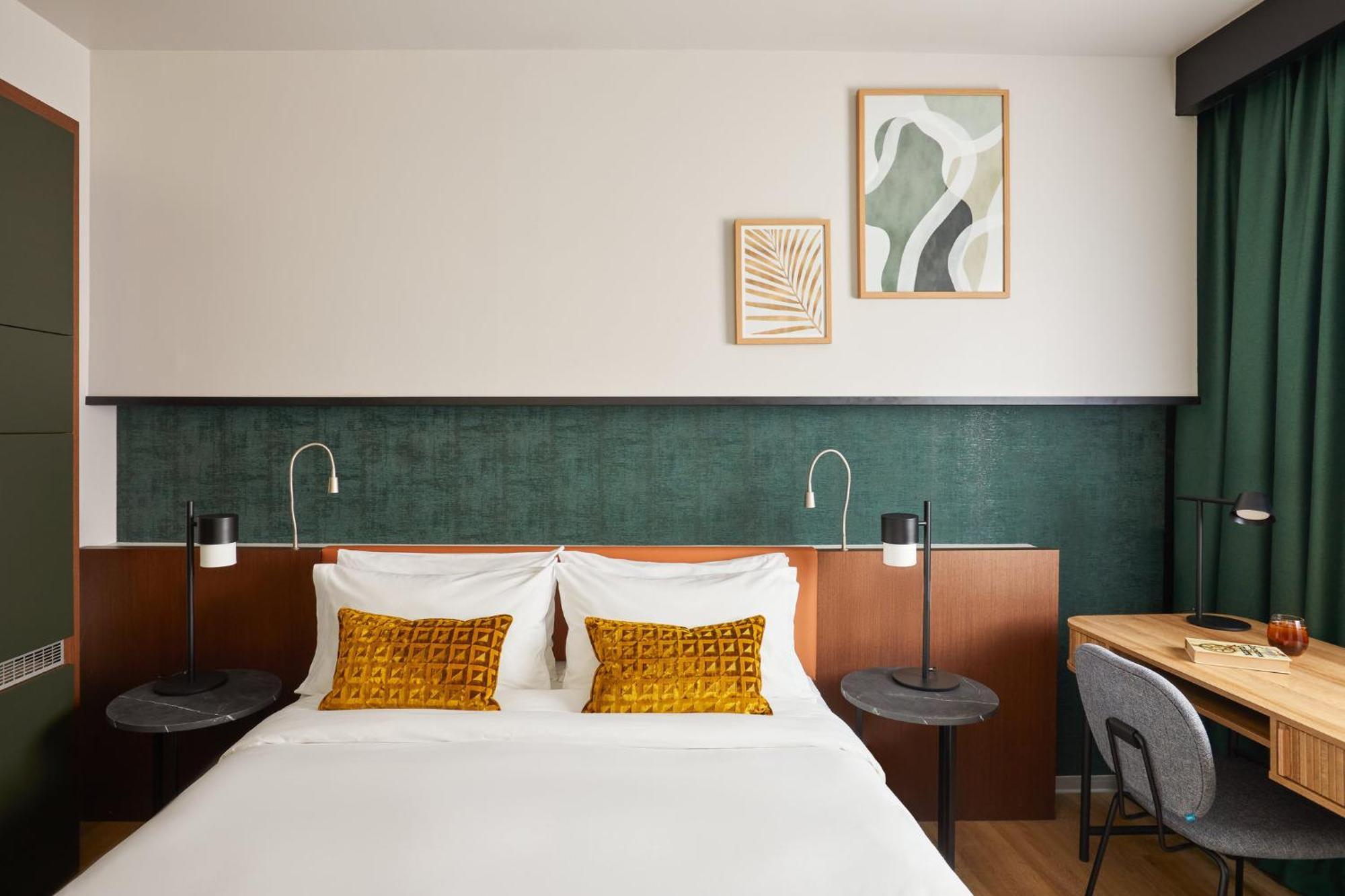 Standard Queen Room