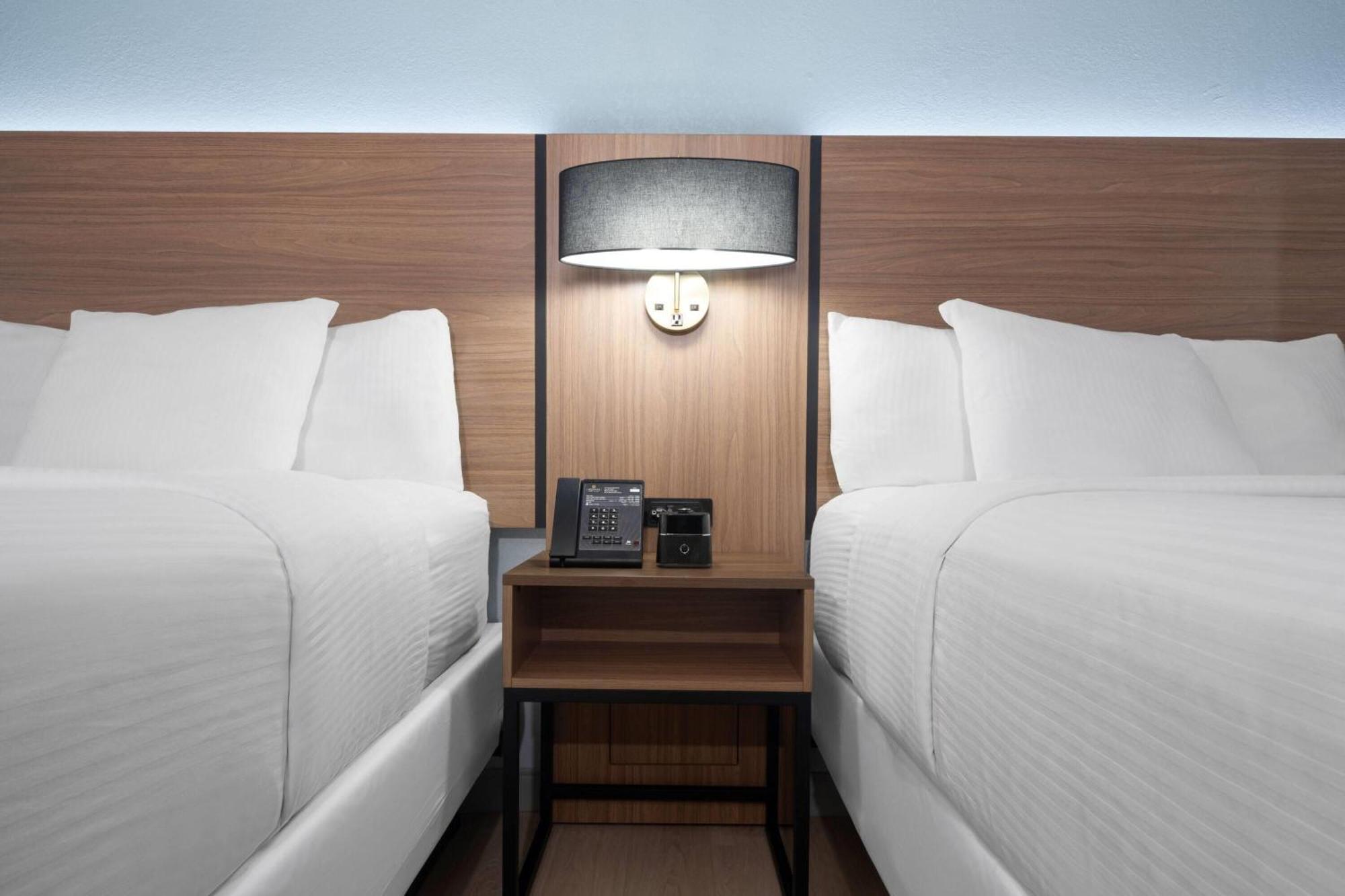 Deluxe Double Room with Two Double Beds - Non-Smoking,1697117960:JPEG