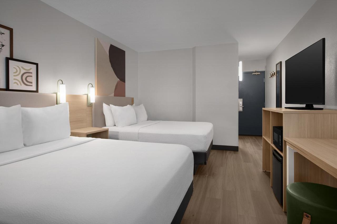 Queen Room with Two Queen Beds,1697999604:JPEG