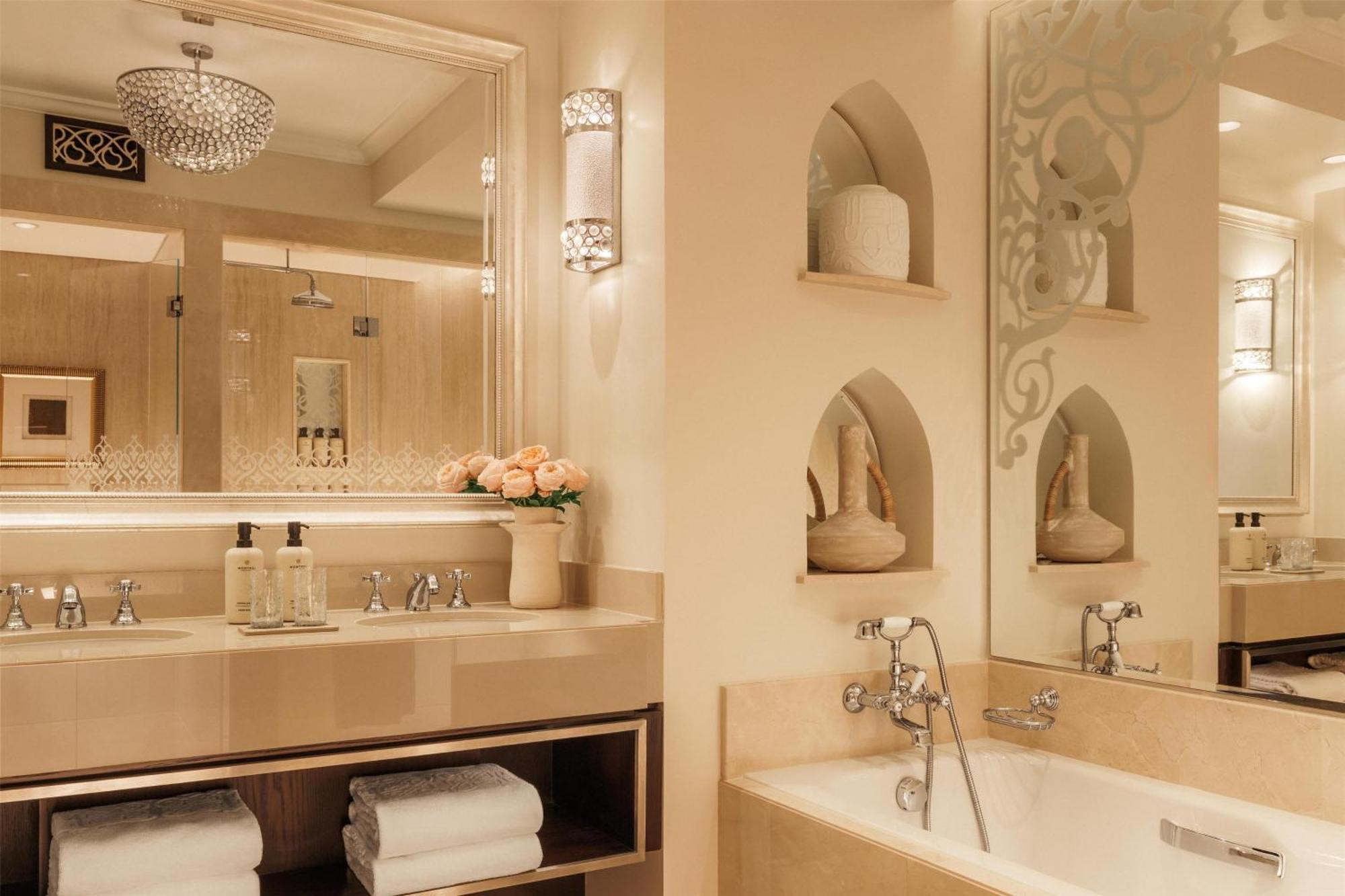 Arabian Court Deluxe Twin Room includes Waterpark Access