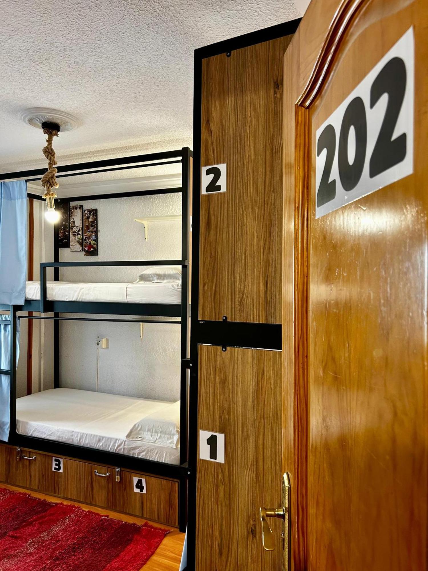 Bed 4-Bed Mixed Dormitory Room