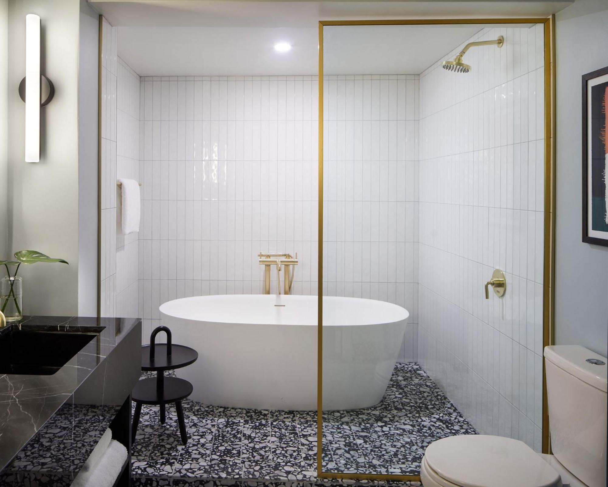 Premium King Room Tub Walk Shower or Bay View,1130323341:JPEG