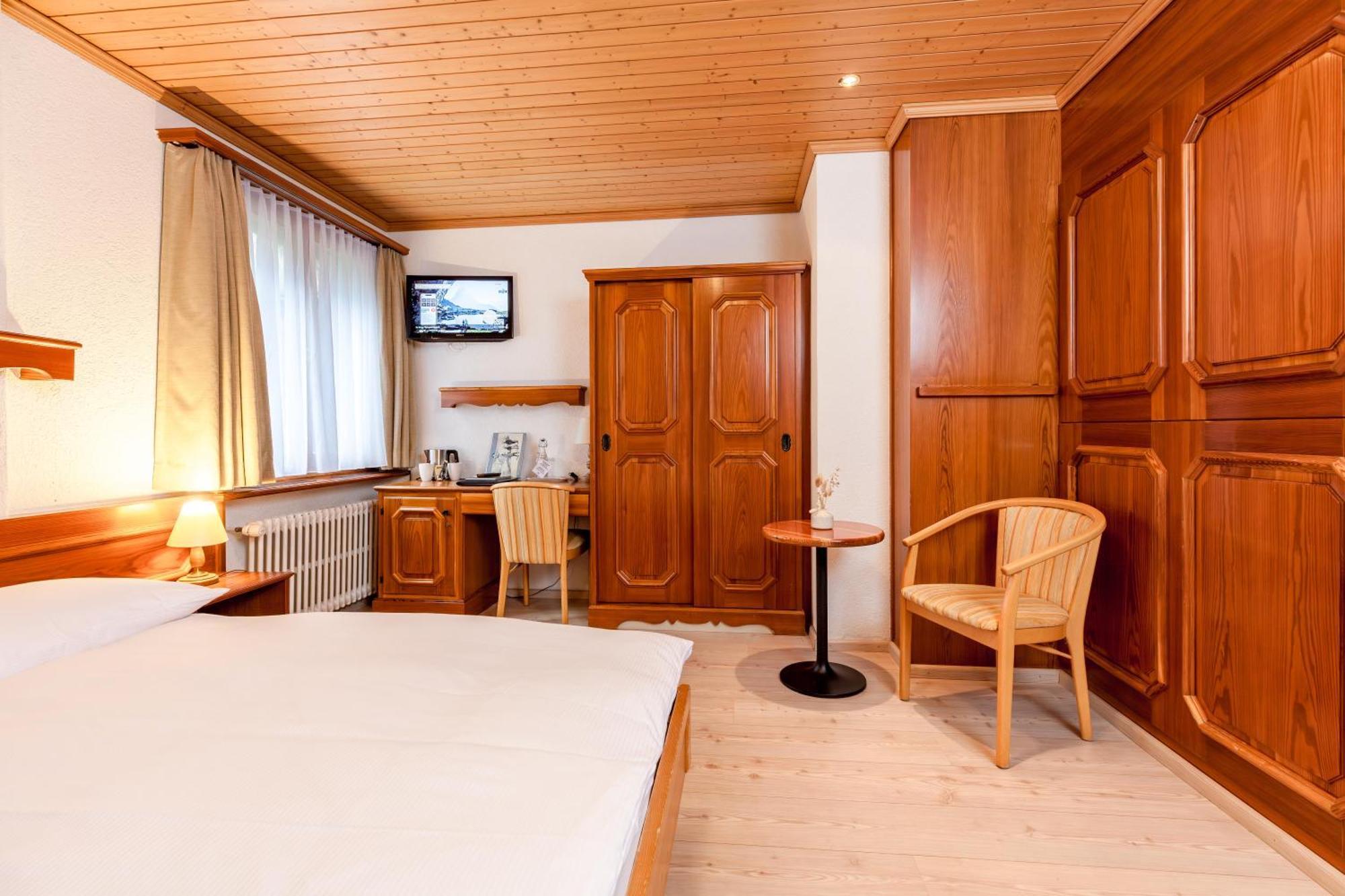 Double Rooms with Grandlit