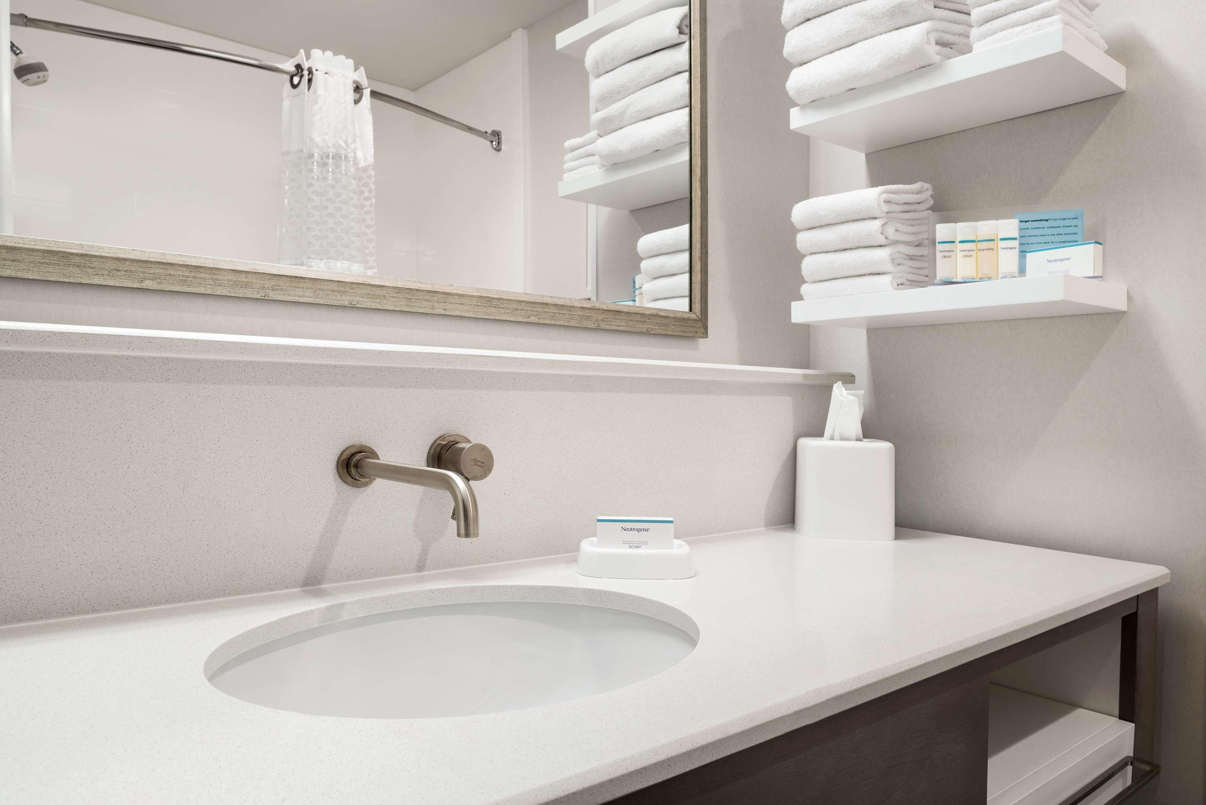 King Studio Suite with Sofa Bed - Non-Smoking,1707816019:JPEG