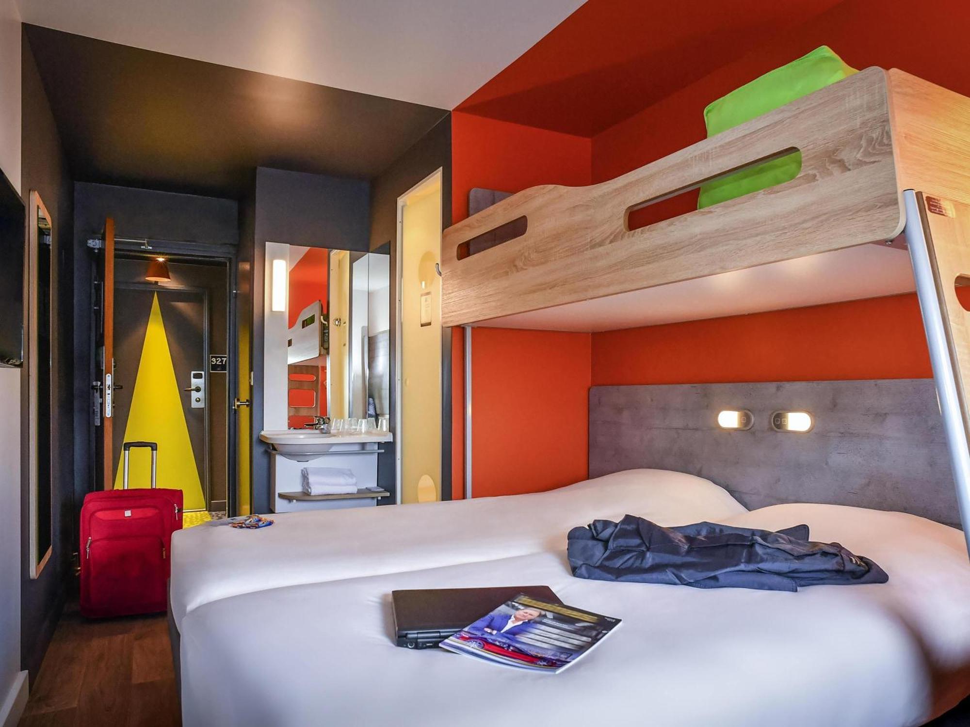 Triple Room with Two Single Beds and an Extra Bed