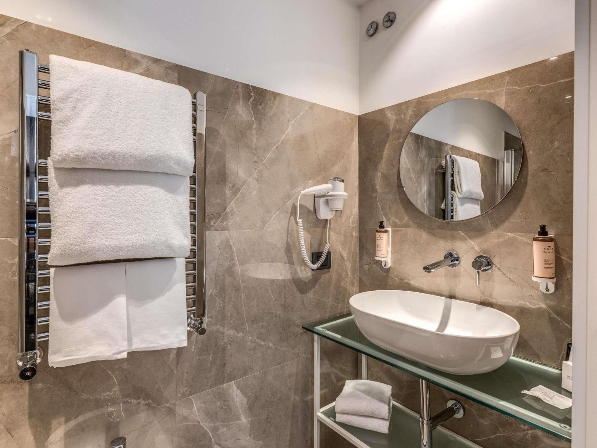 Chambre Standard avec 1 Lit Double ou 2 Lits Simples - Vue sur Intérieur