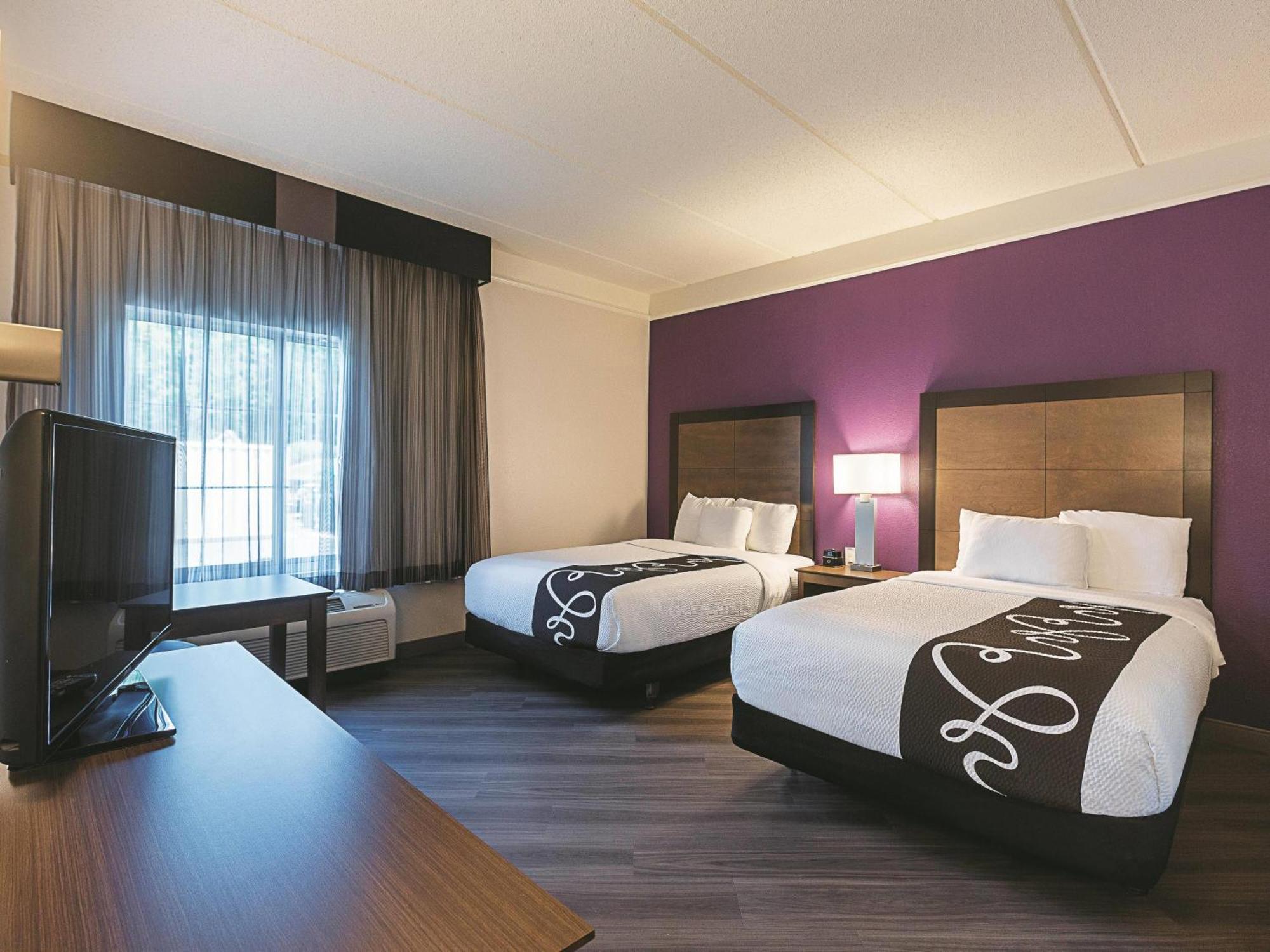 Double Room Two Double Beds Bath Tub Mobility Accessible or Non-Smoking