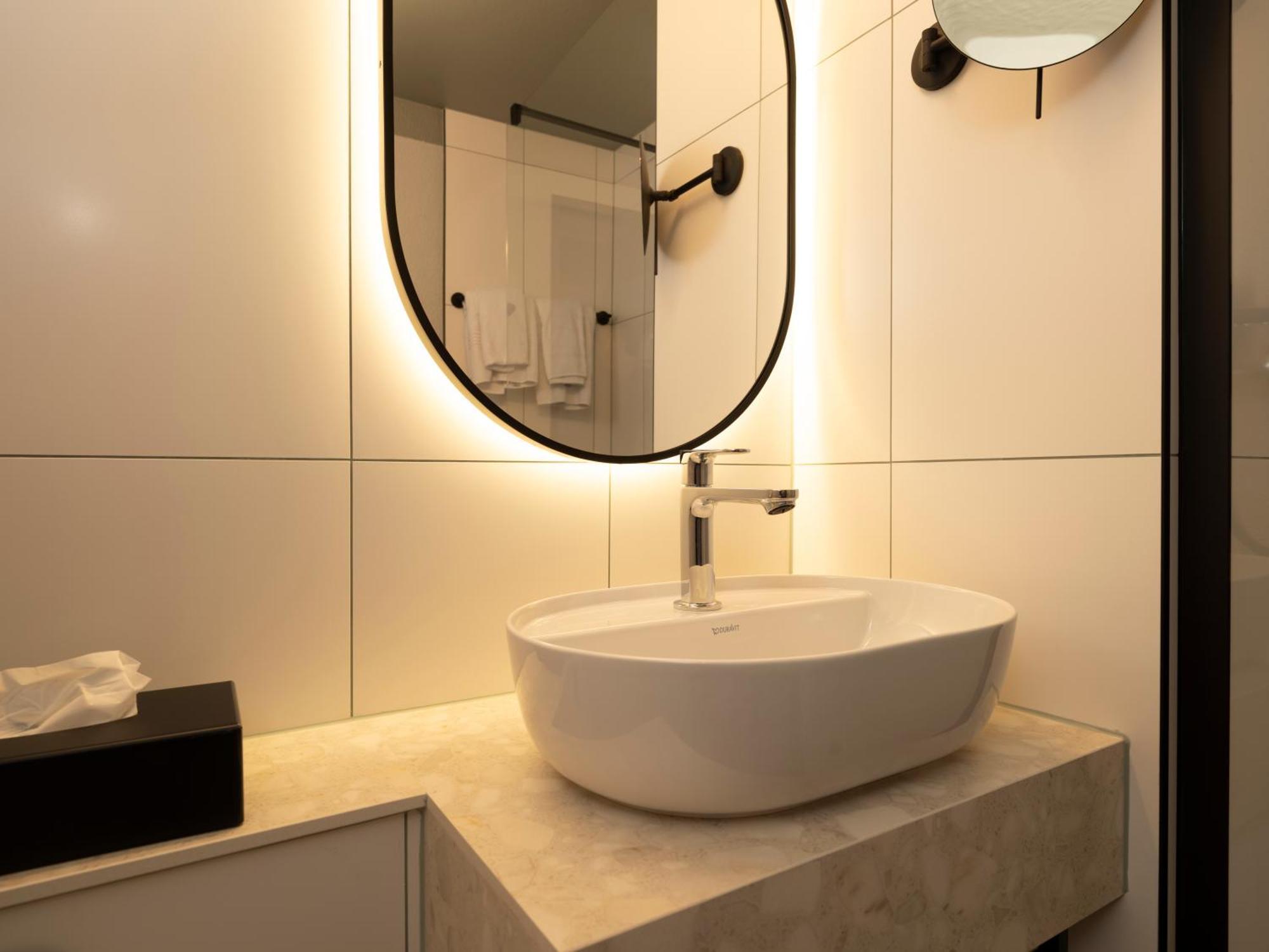 Twin Room,1729984111:JPEG