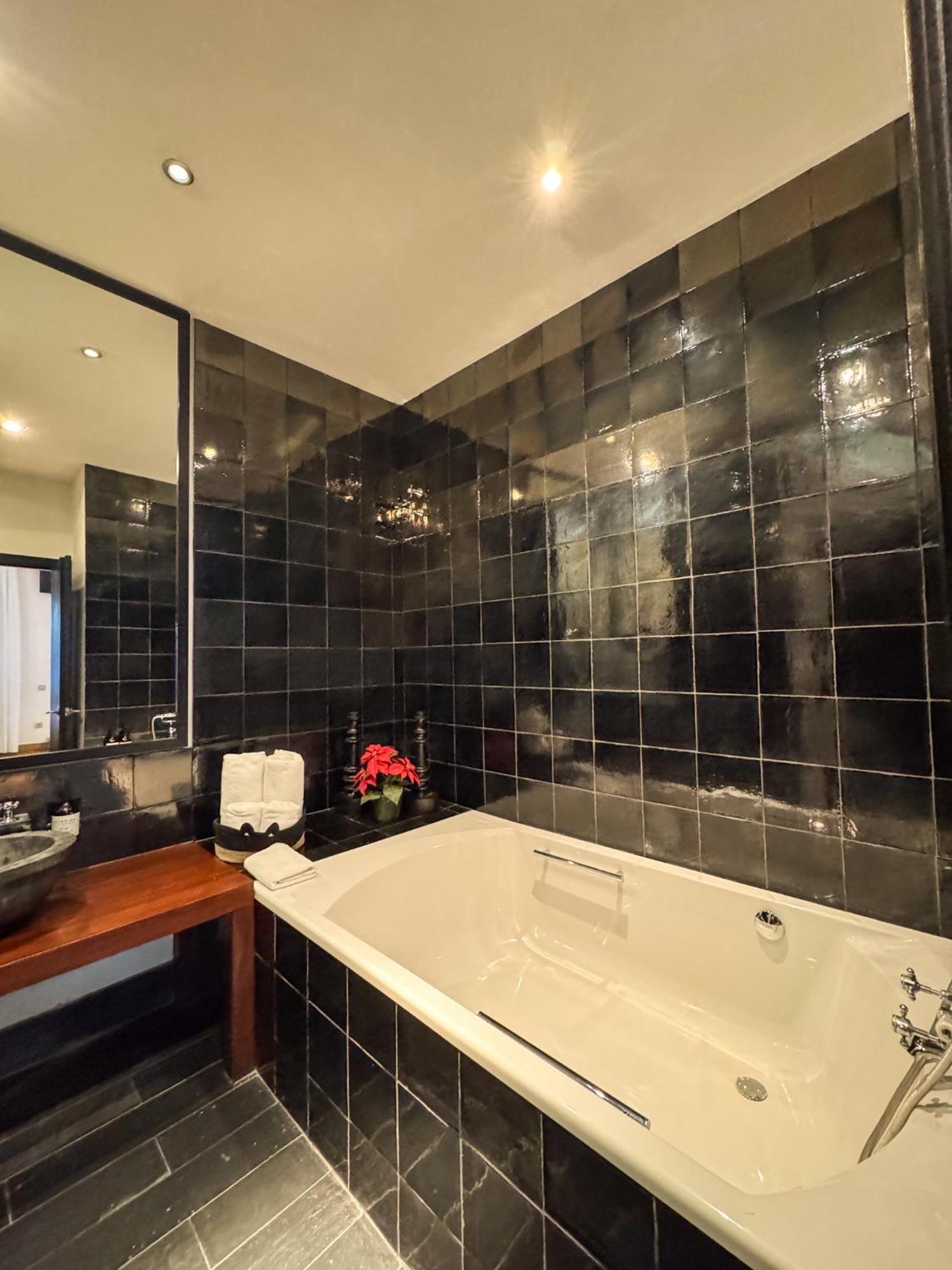 Junior Suite,1729991798:JPEG