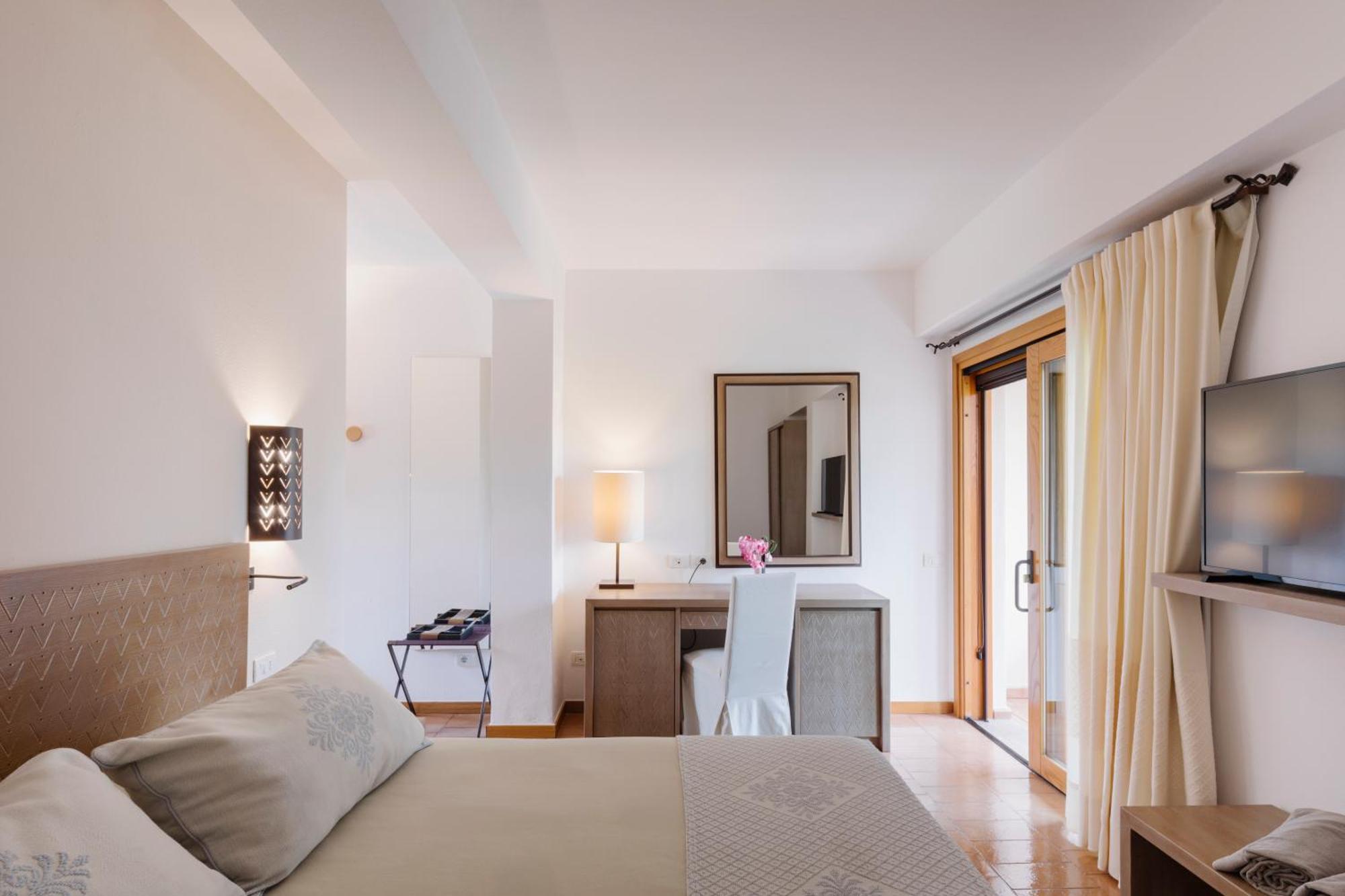 Double or Twin Room Garden View