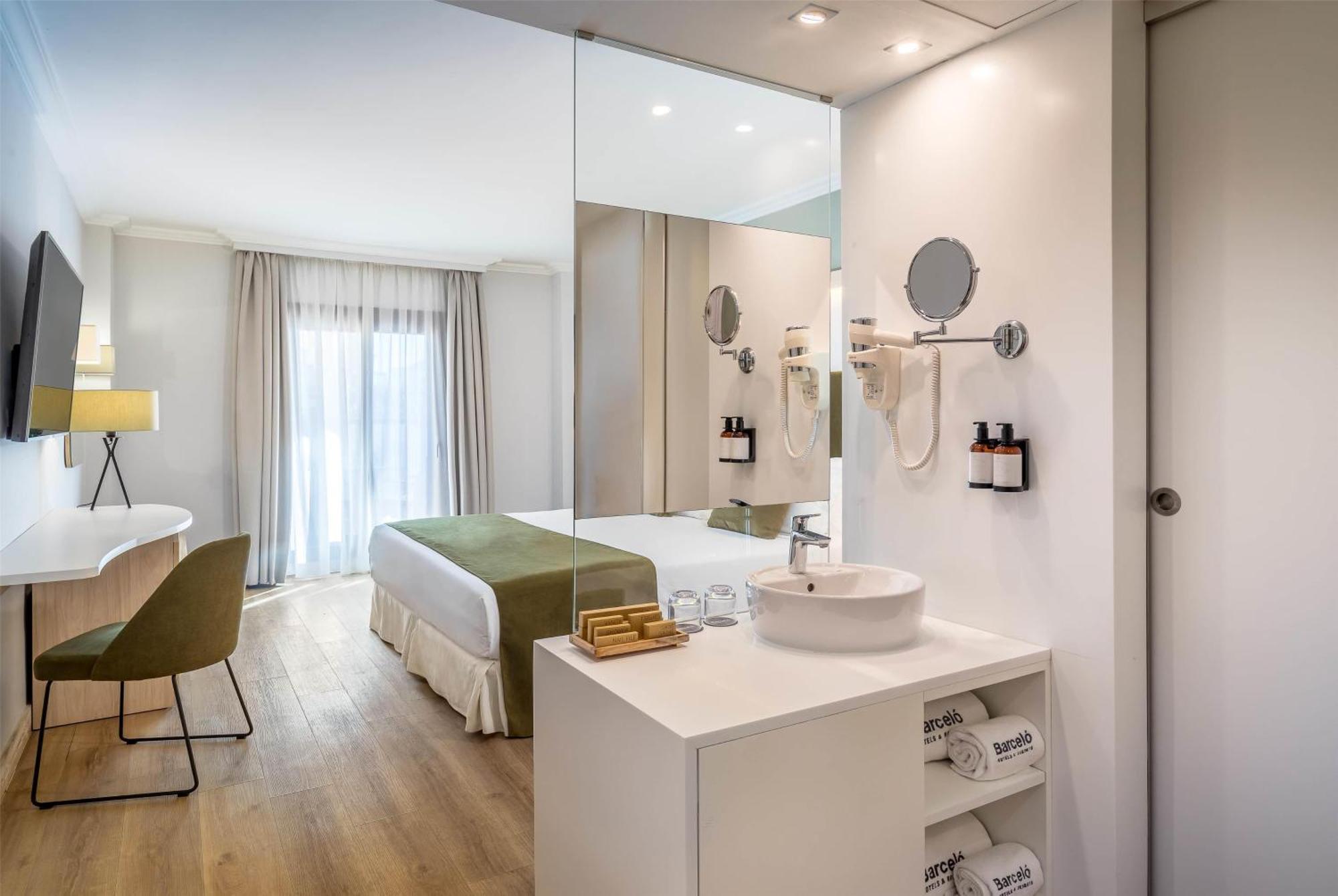 Deluxe Double Room French Balcony