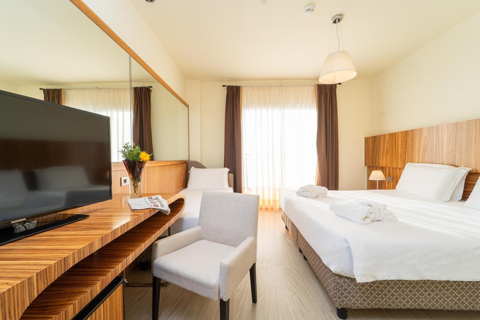Triple Room with Side Sea View
