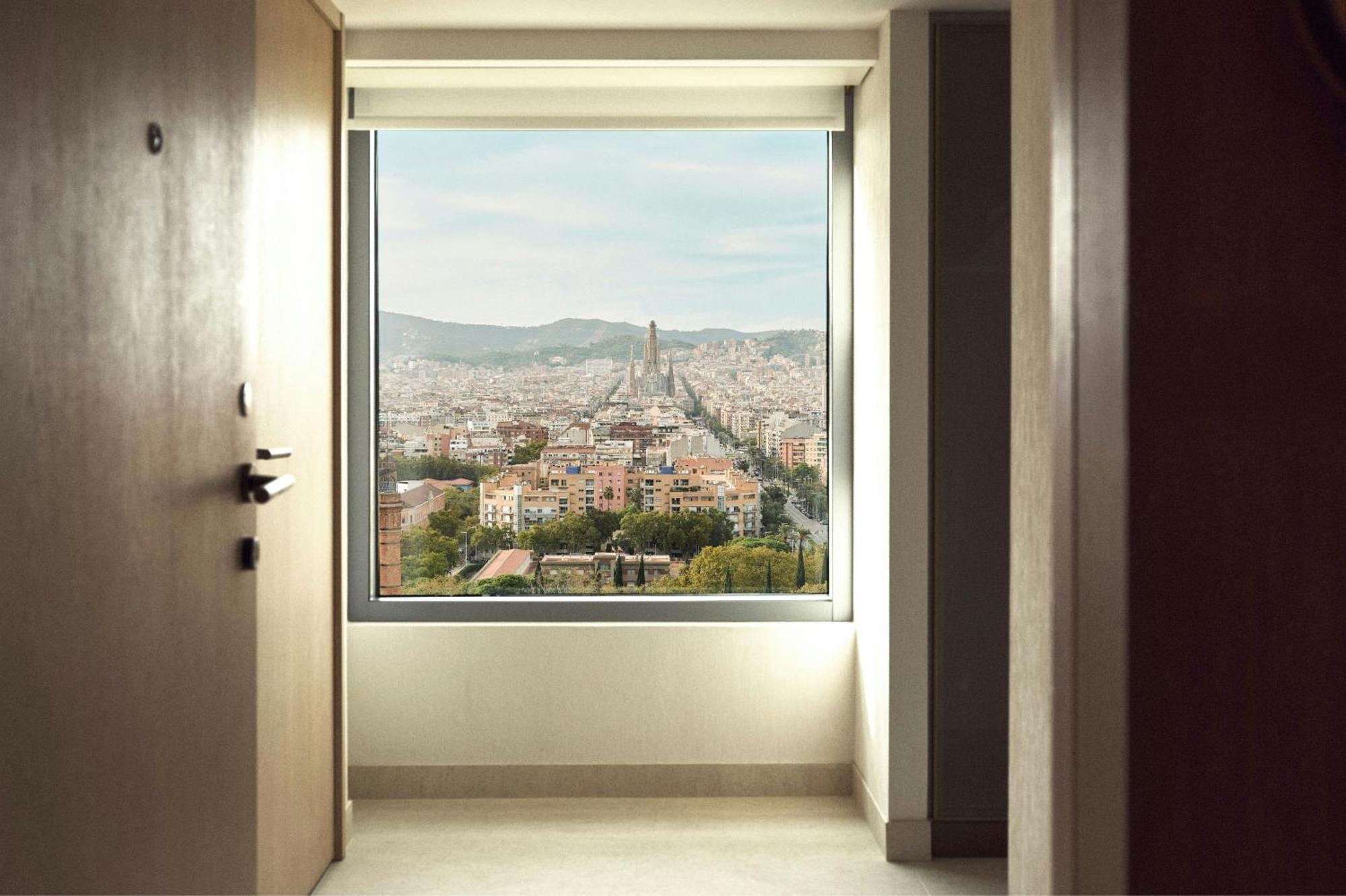 Panorama King Room City View