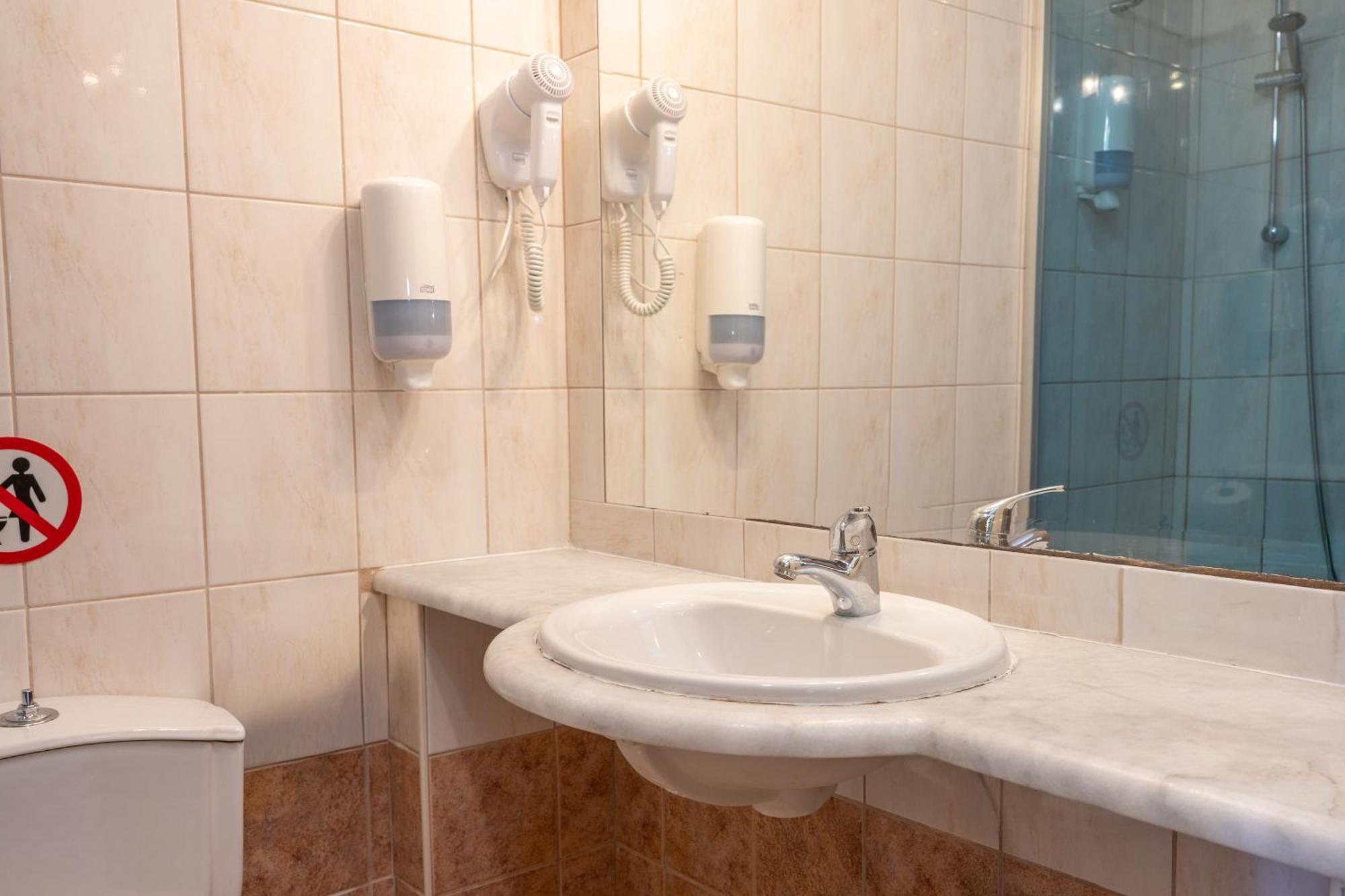 Quadruple Room (2 Adults + 2 Children),1742659709:JPEG