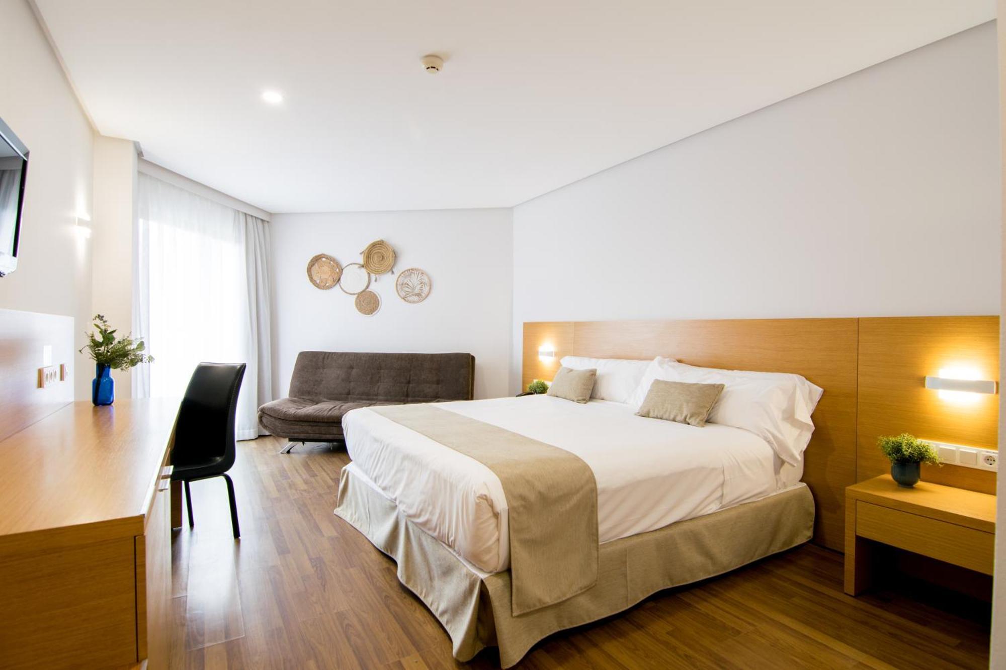 Deluxe Room Lateral Sea View