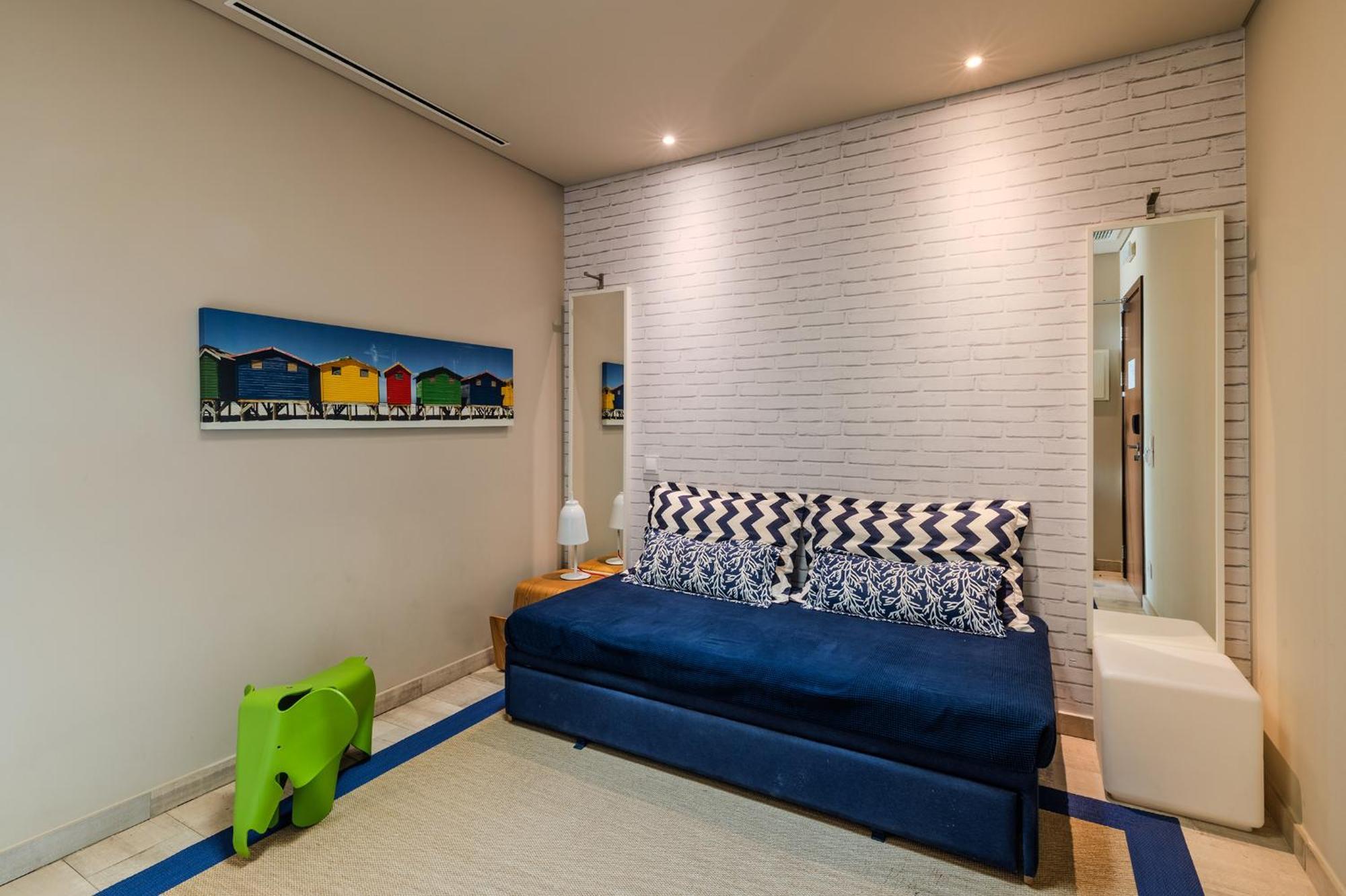 Standard Suite,1742959050:JPEG