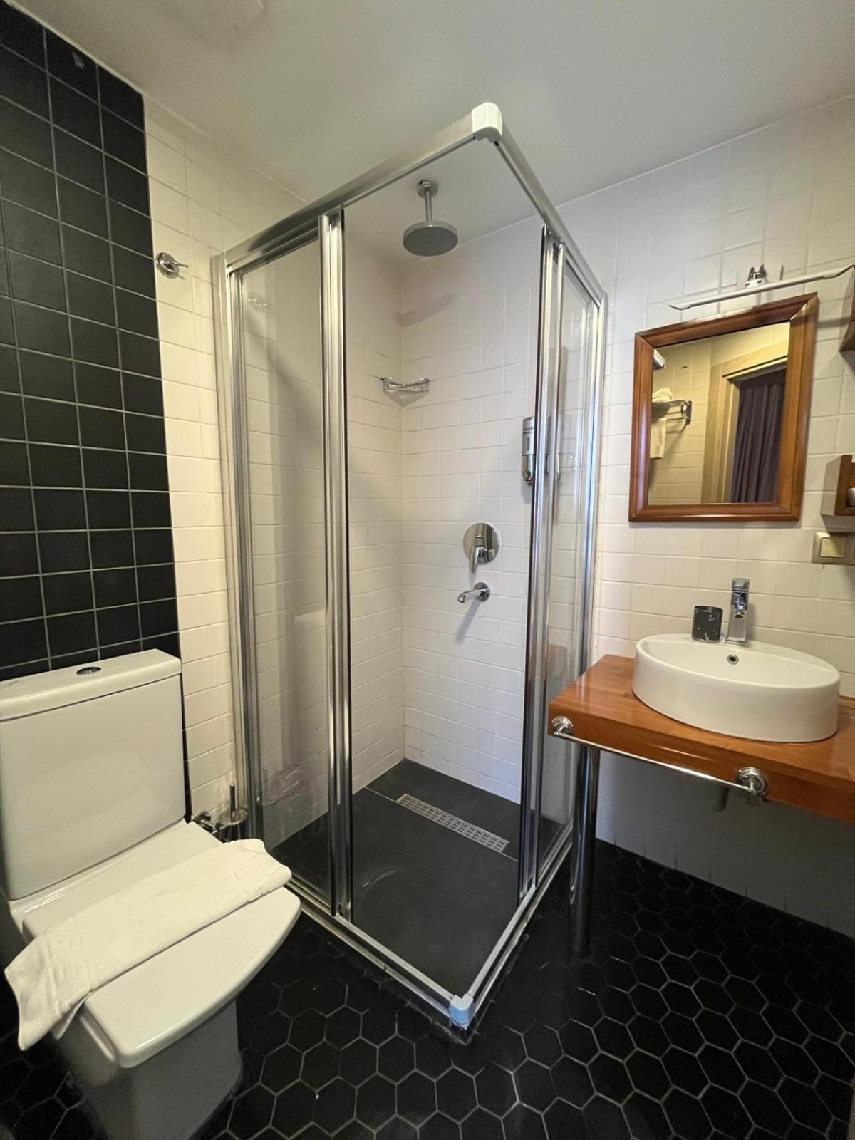 Executive Single Room Bathroom