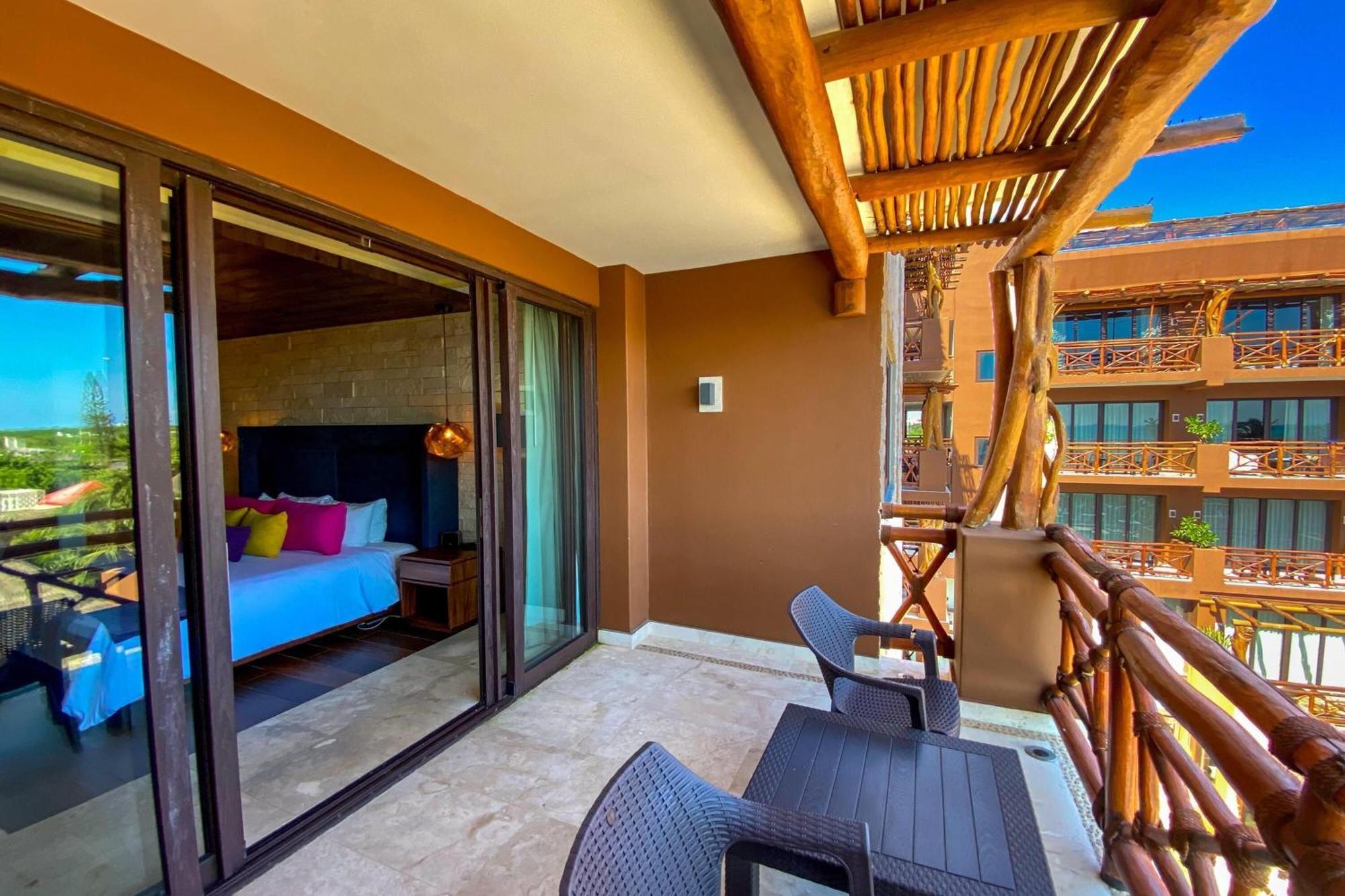 Suite Lit King-Size Junior avec Balcon - Non-Fumeurs